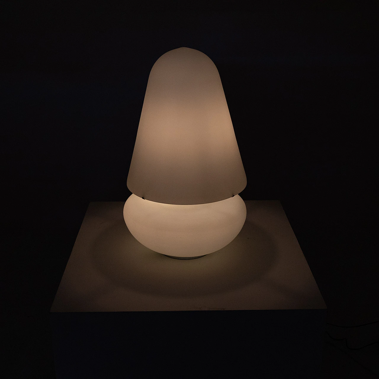 Lampada da tavolo in vetro satinato, anni '70 12