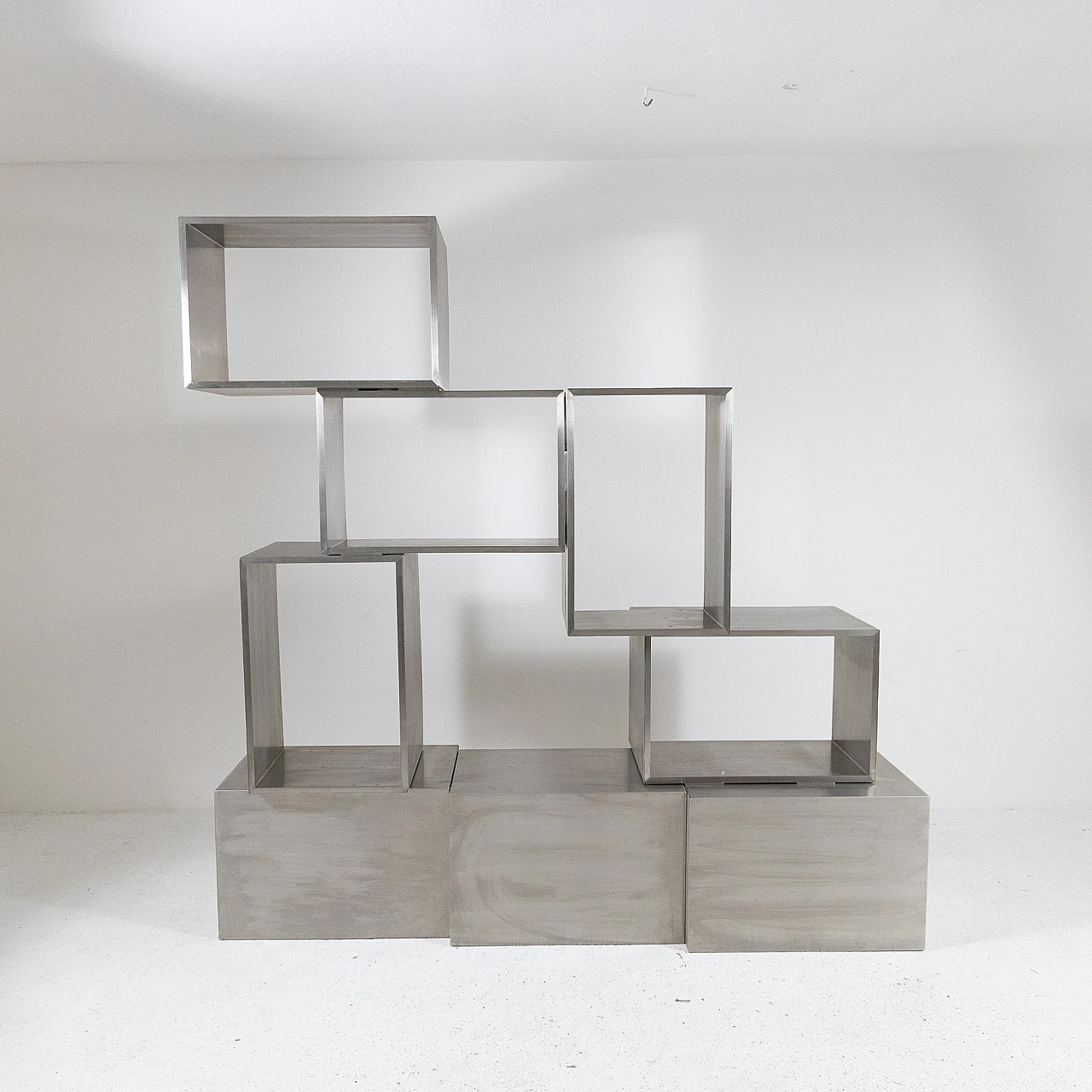 Libreria asimmetrica in acciaio spazzolato, anni '80 1