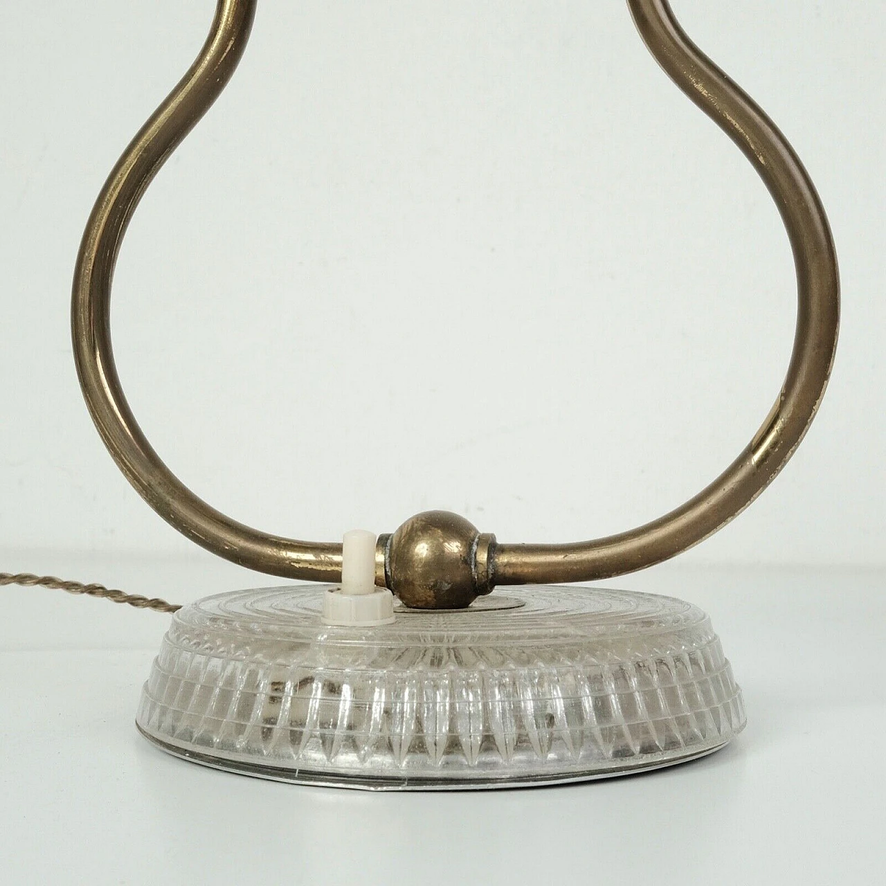 Lampada da tavolo con paralume a campanula in vetro, anni '50 12