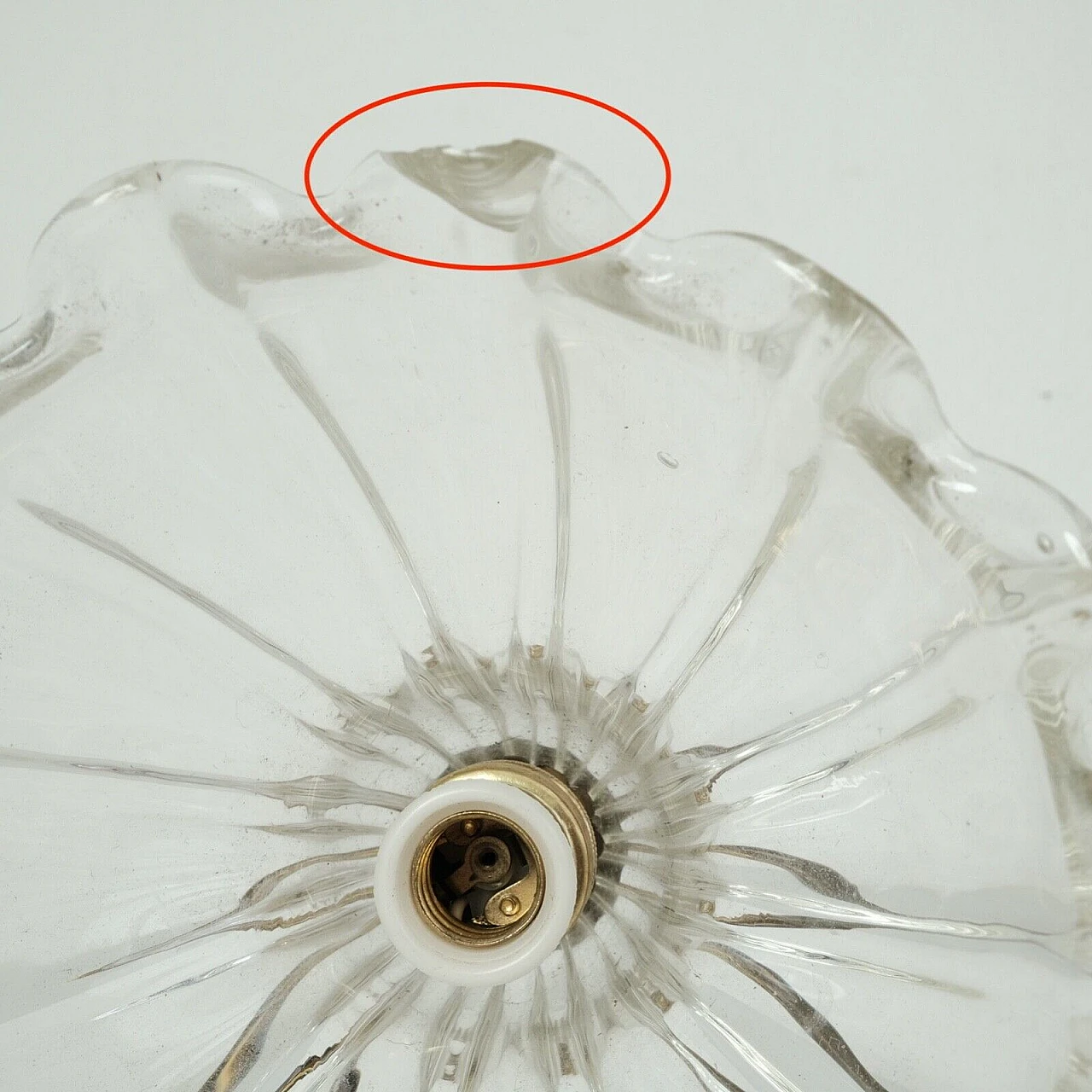 Lampada da tavolo con paralume a campanula in vetro, anni '50 16