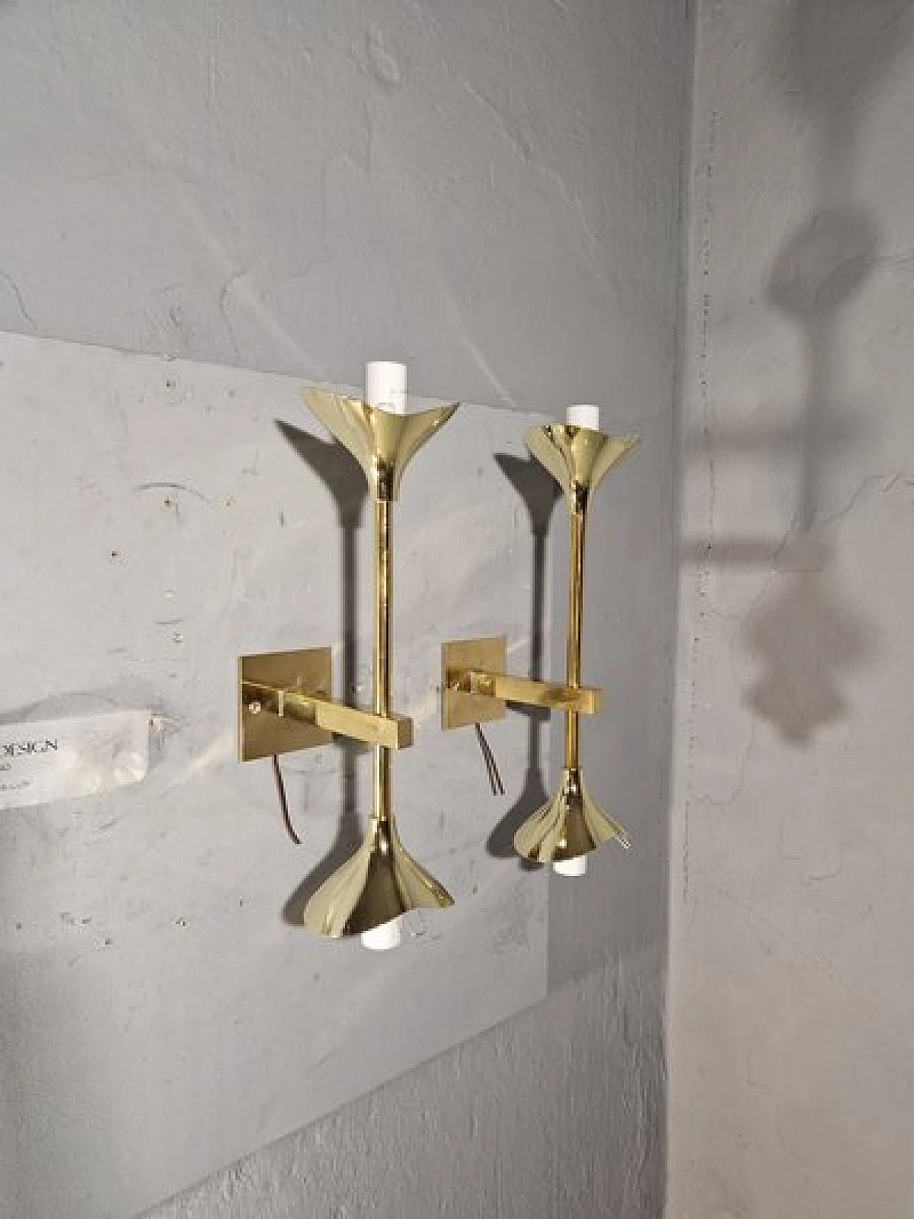 Coppia di Appliques a doppia sfera in vetro ed ottone, anni 2000 7