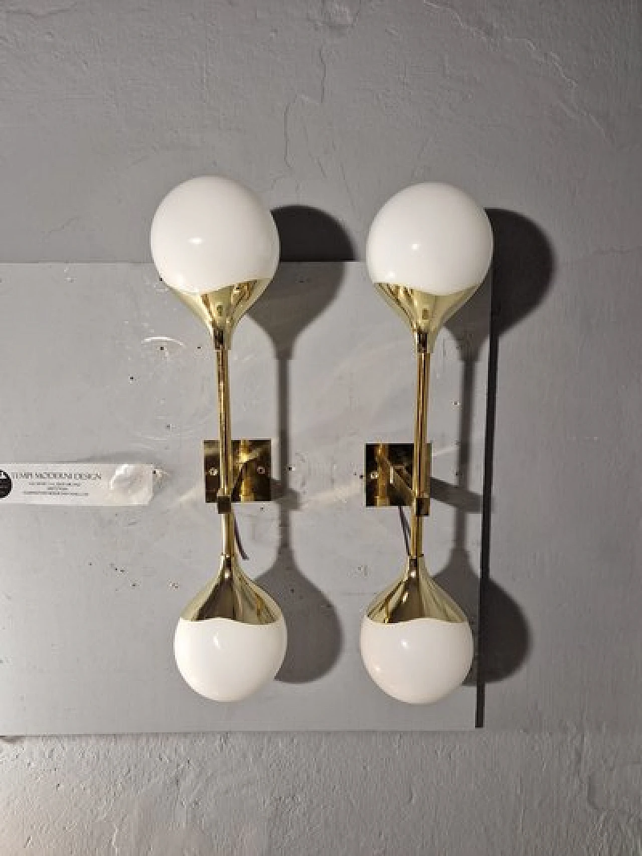 Coppia di Appliques a doppia sfera in vetro ed ottone, anni 2000 8