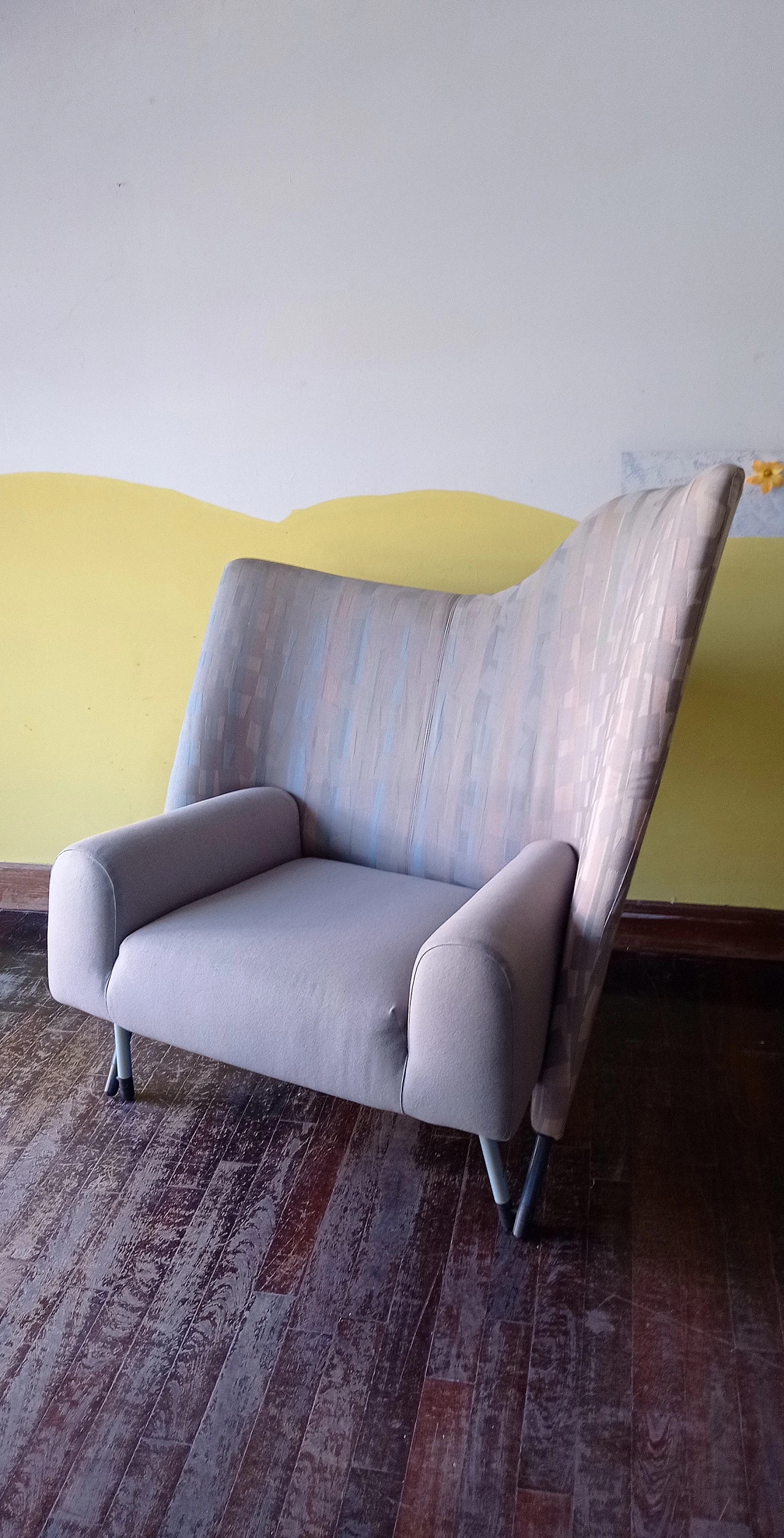 Poltrona Torsi in tessuto geometric di Paolo Deganello per Cassina 3