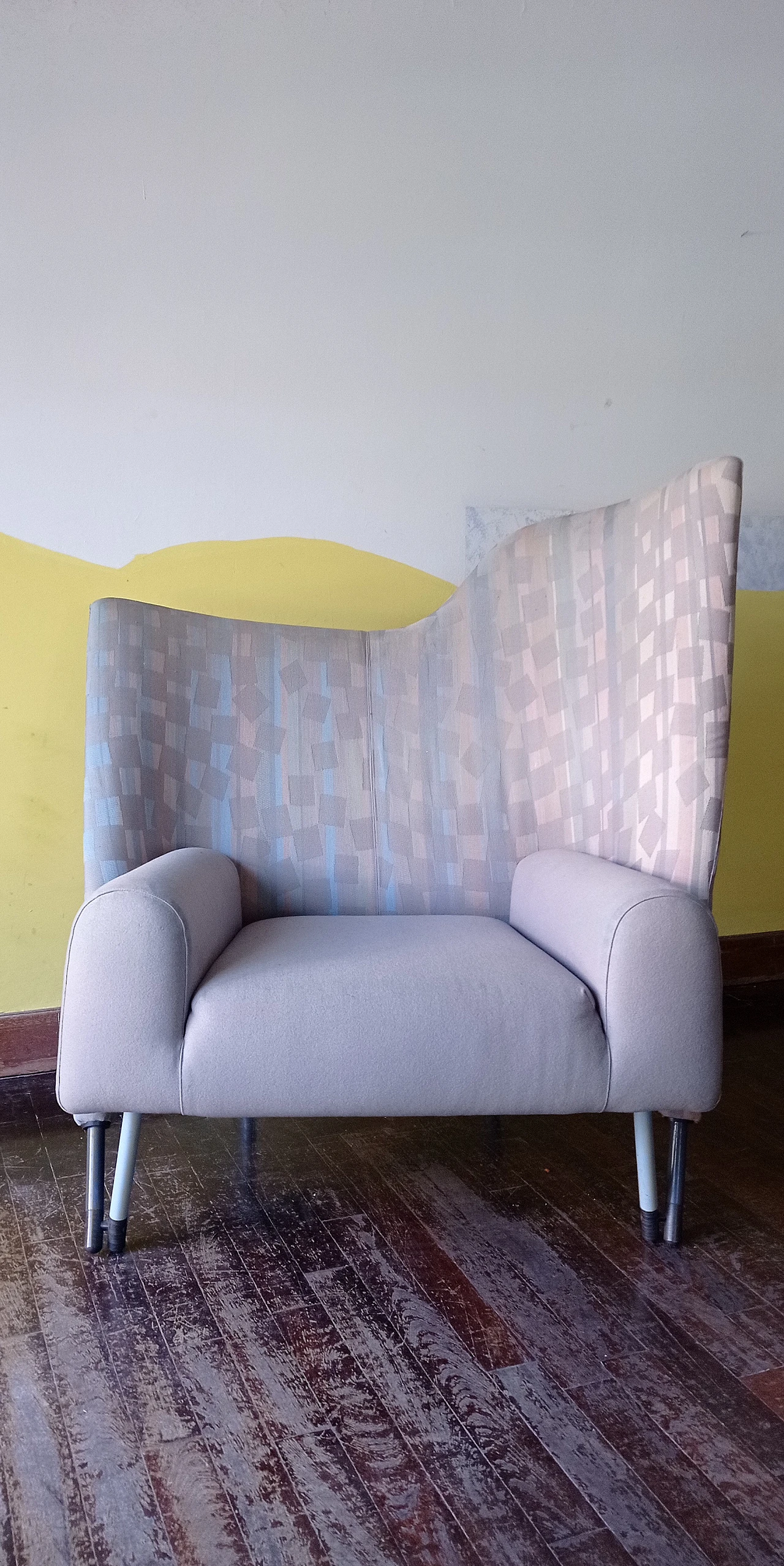 Poltrona Torsi in tessuto geometric di Paolo Deganello per Cassina 4