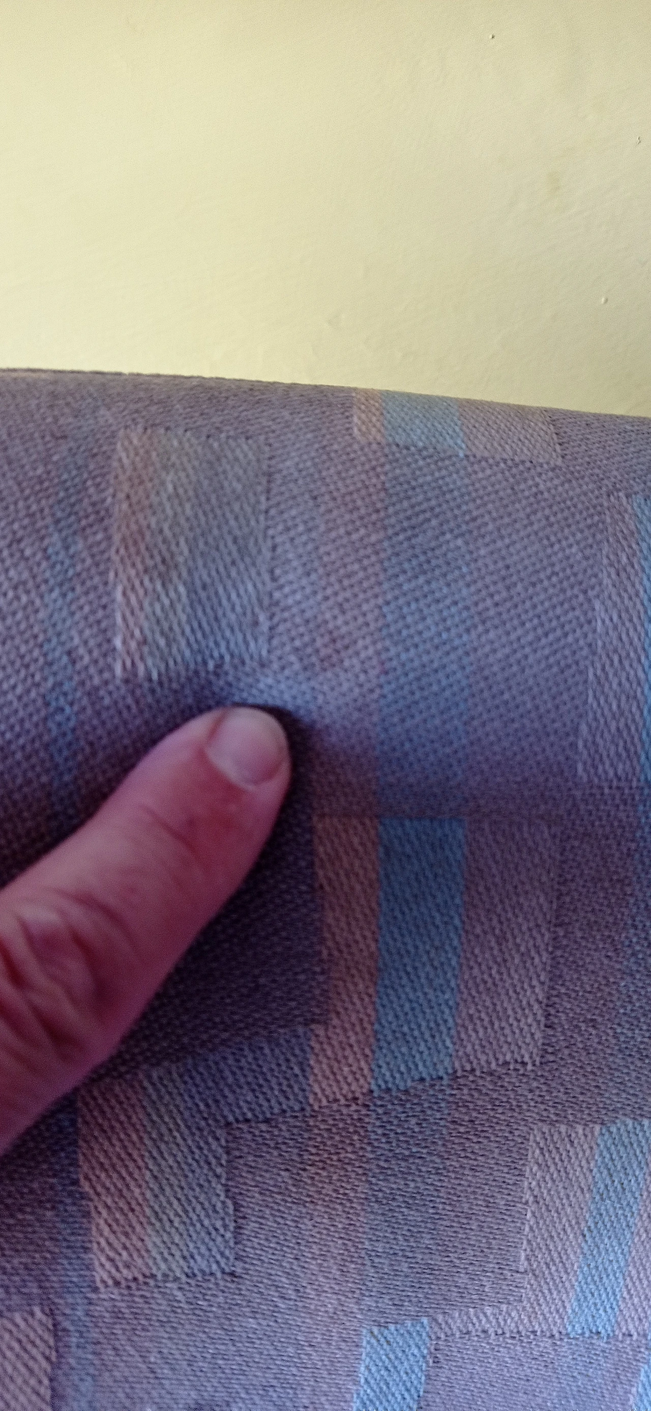 Poltrona Torsi in tessuto geometric di Paolo Deganello per Cassina 10