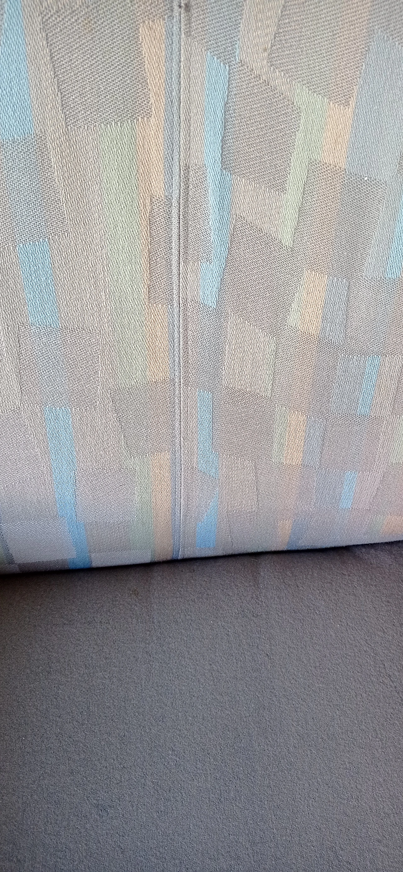 Poltrona Torsi in tessuto geometric di Paolo Deganello per Cassina 16