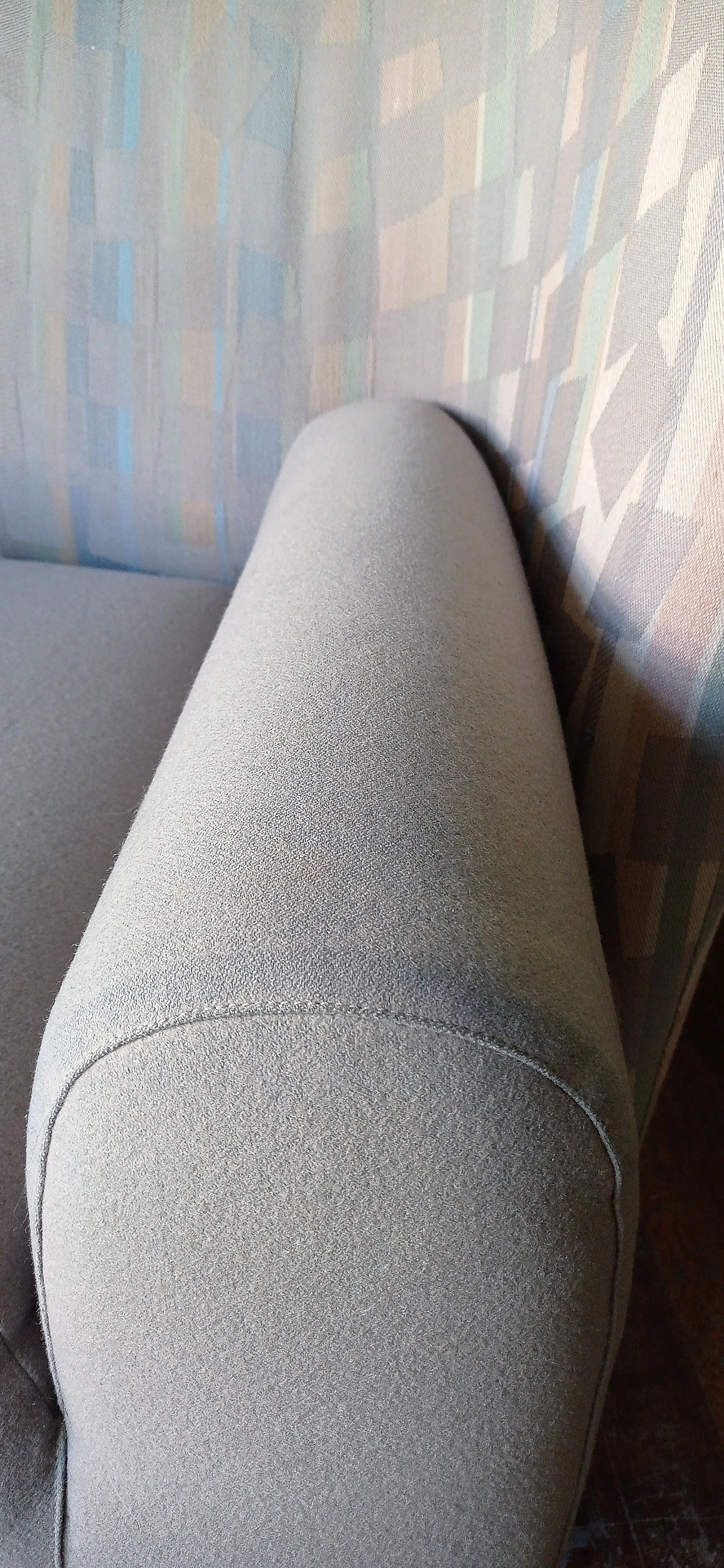 Poltrona Torsi in tessuto geometric di Paolo Deganello per Cassina 20