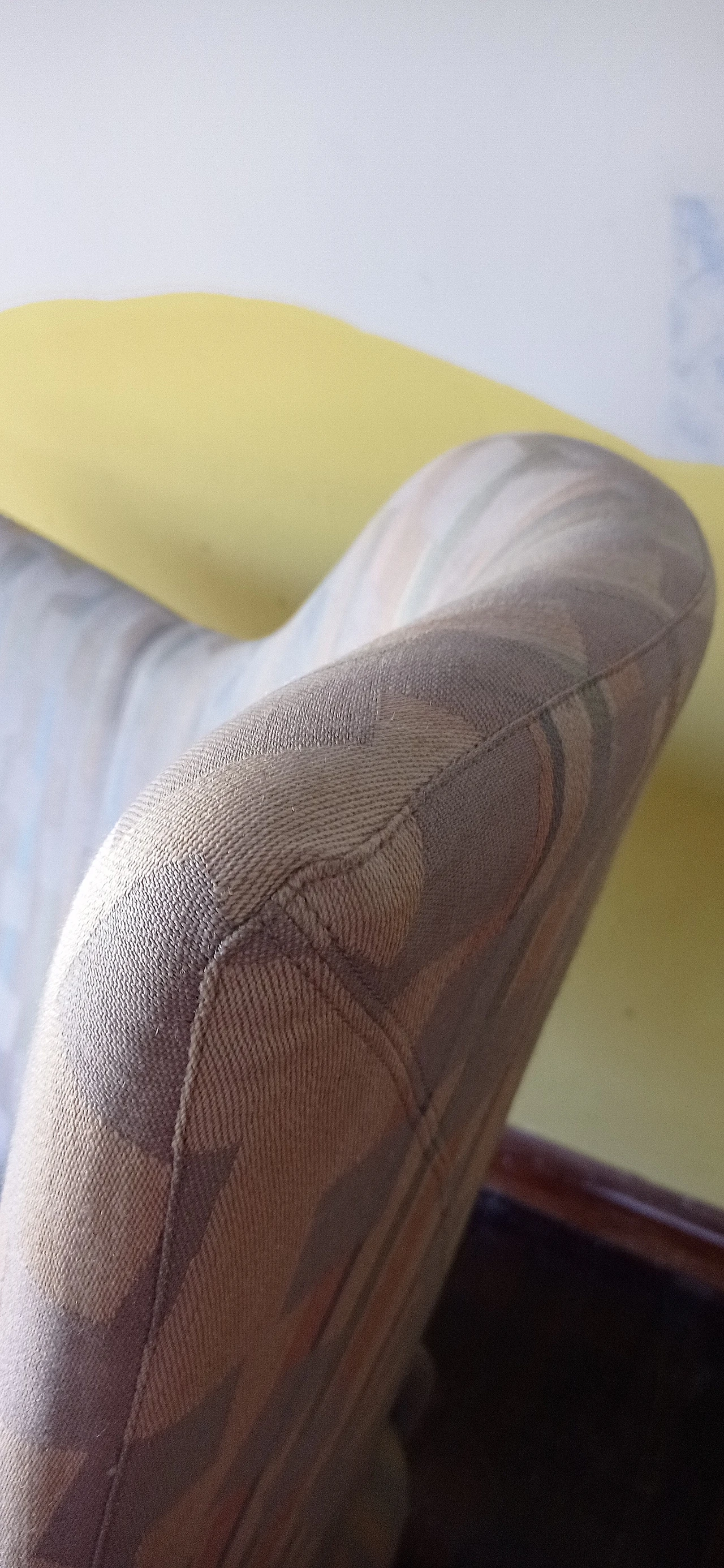 Poltrona Torsi in tessuto geometric di Paolo Deganello per Cassina 33