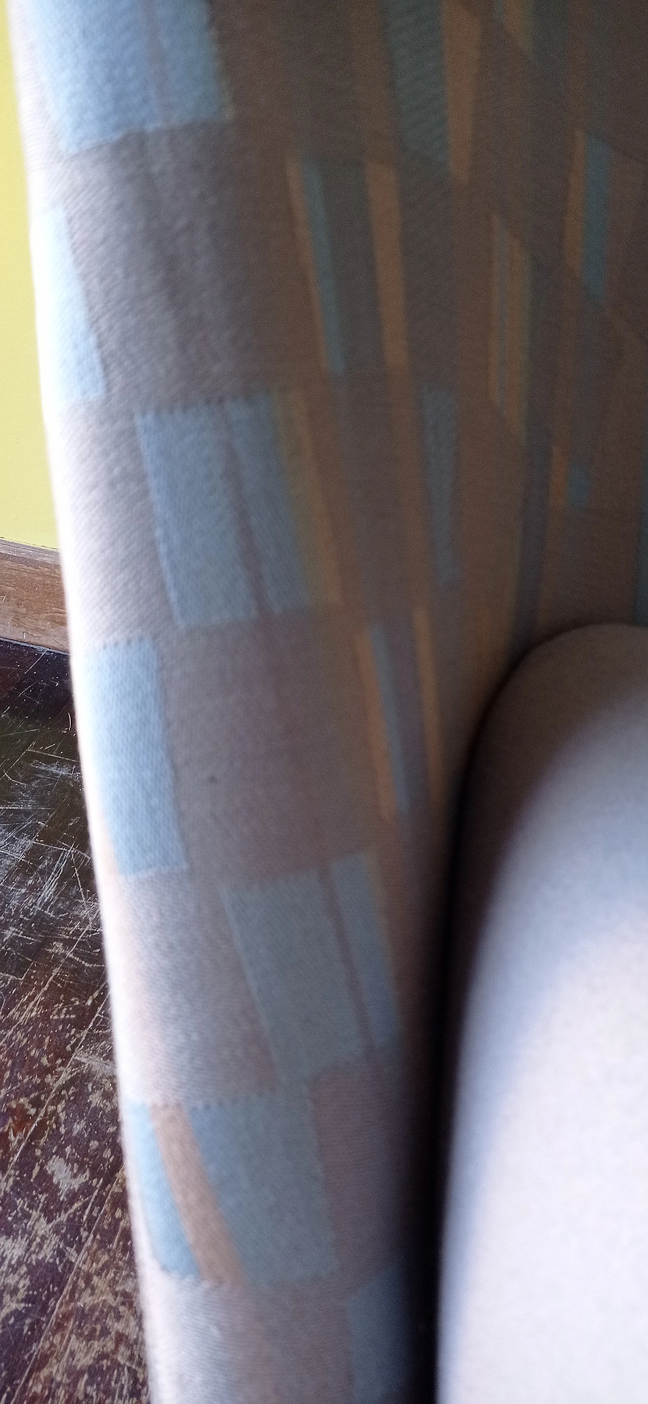 Poltrona Torsi in tessuto geometric di Paolo Deganello per Cassina 60