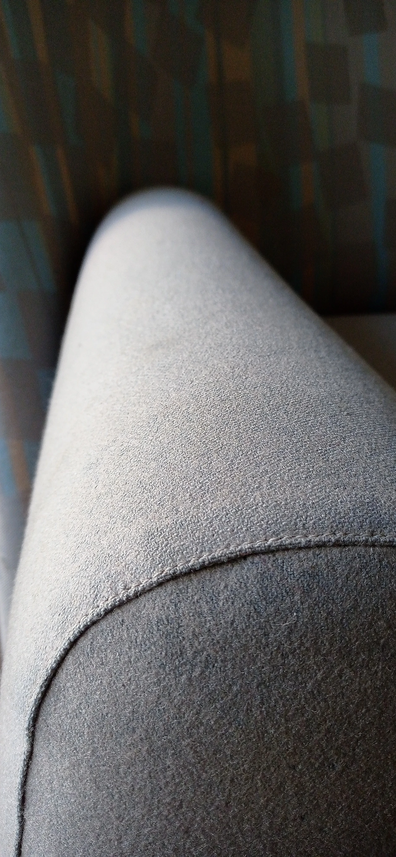 Poltrona Torsi in tessuto geometric di Paolo Deganello per Cassina 62