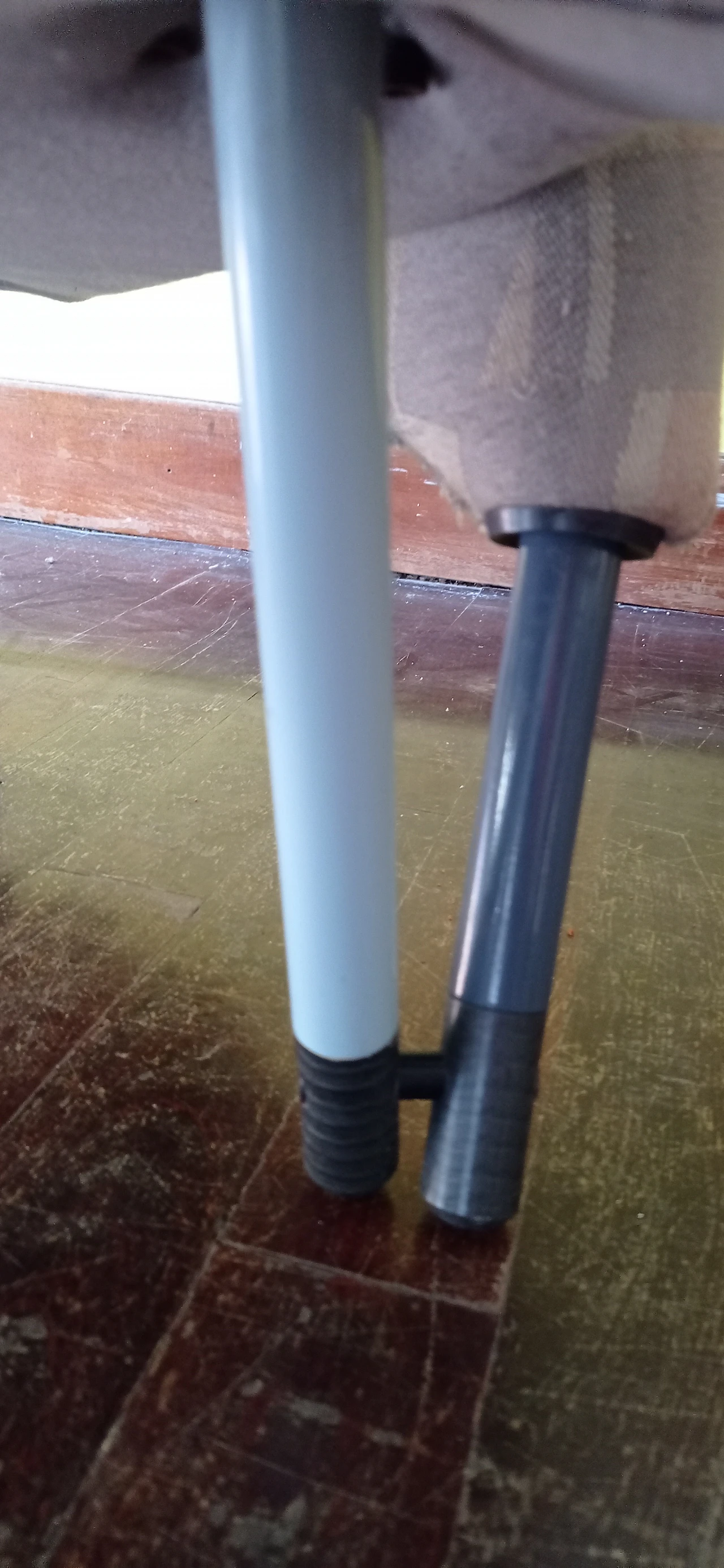 Poltrona Torsi in tessuto geometric di Paolo Deganello per Cassina 78