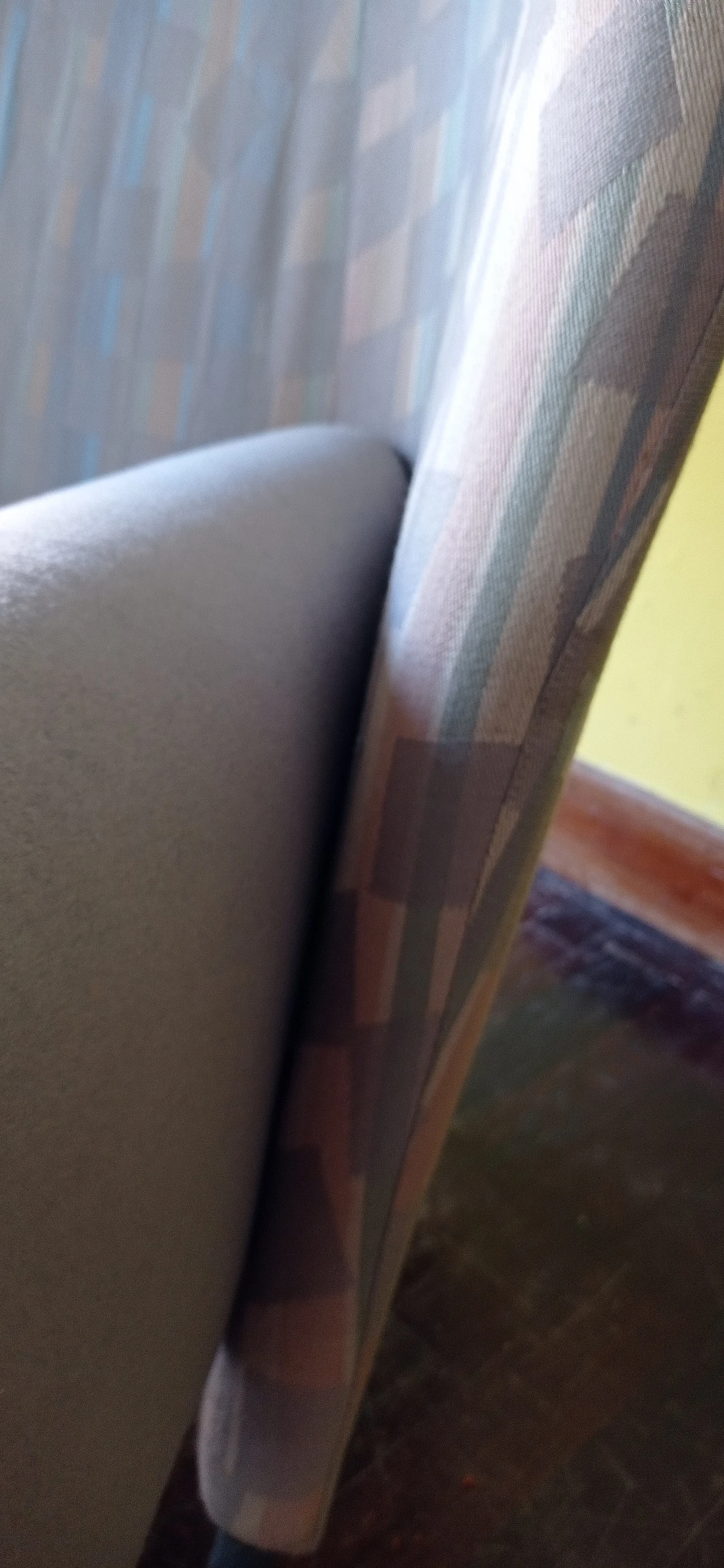 Poltrona Torsi in tessuto geometric di Paolo Deganello per Cassina 83