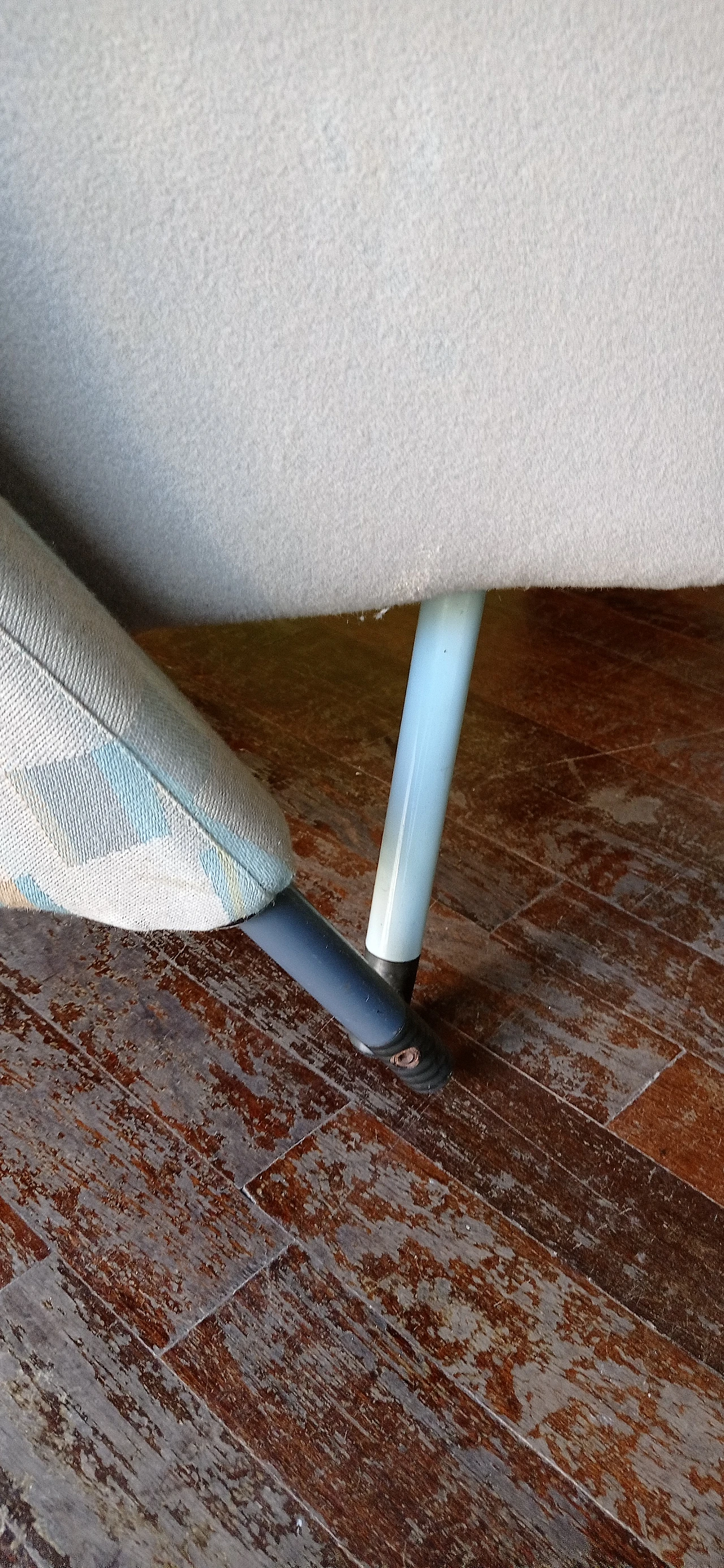 Poltrona Torsi in tessuto geometric di Paolo Deganello per Cassina 96