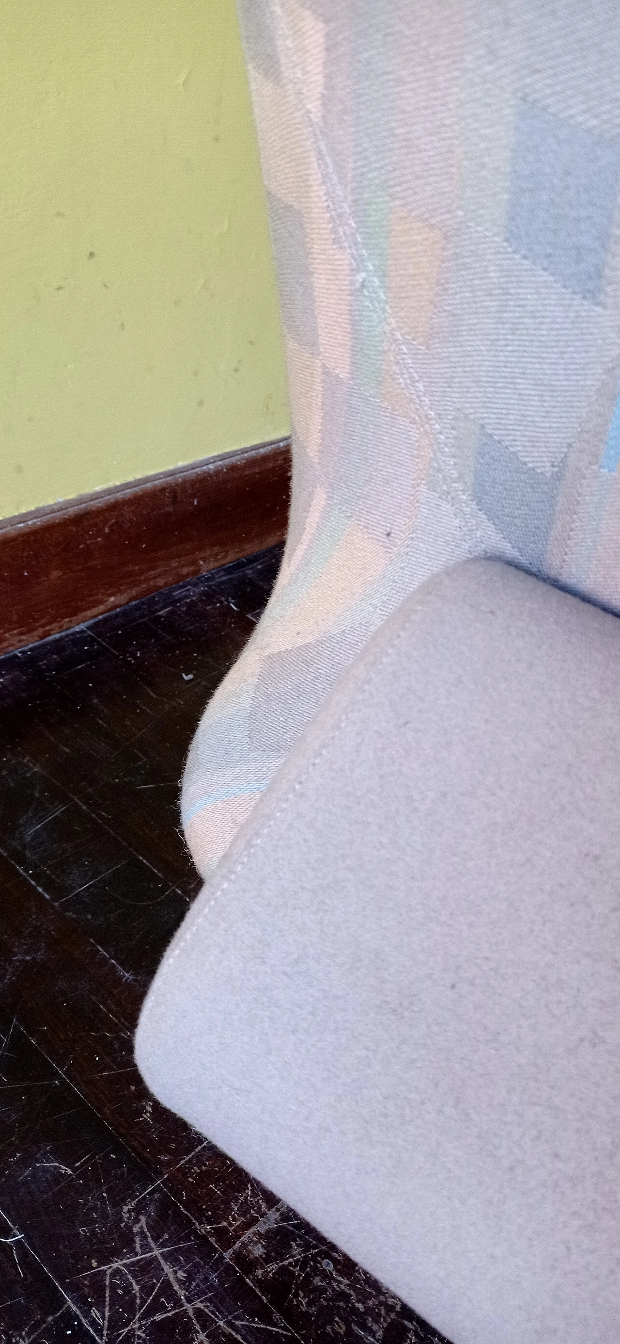 Poltrona Torsi in tessuto geometric di Paolo Deganello per Cassina 109