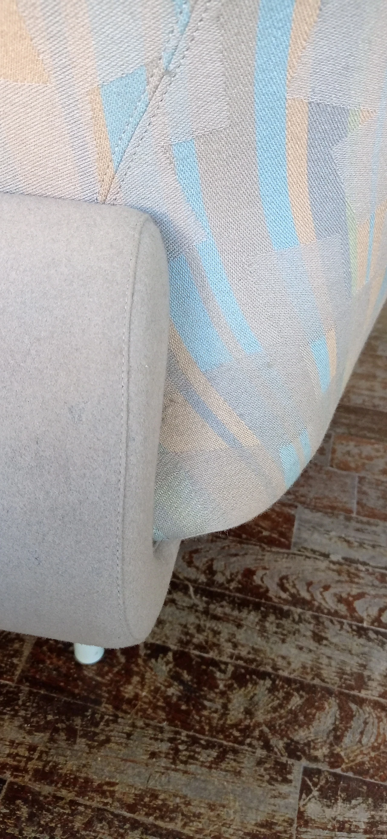 Poltrona Torsi in tessuto geometric di Paolo Deganello per Cassina 110