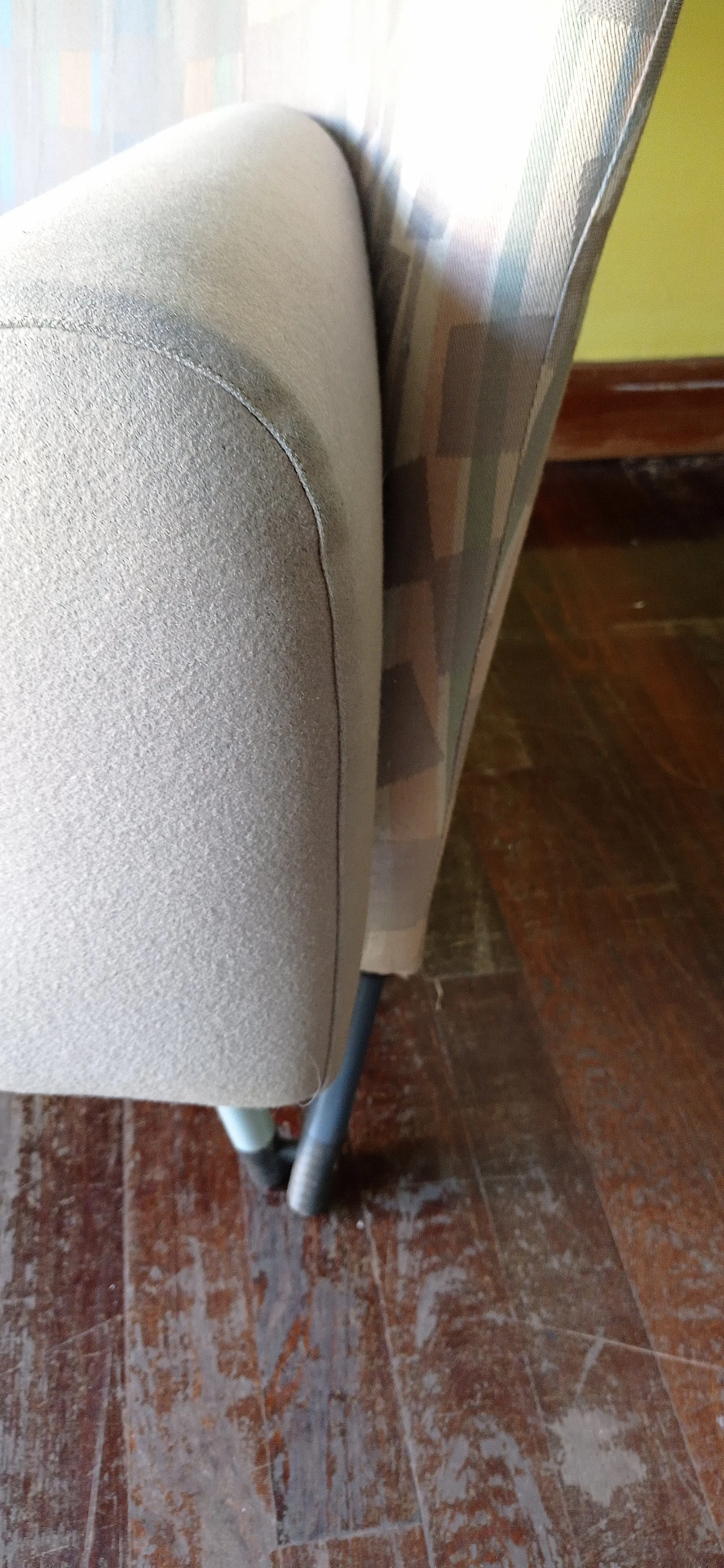 Poltrona Torsi in tessuto geometric di Paolo Deganello per Cassina 124