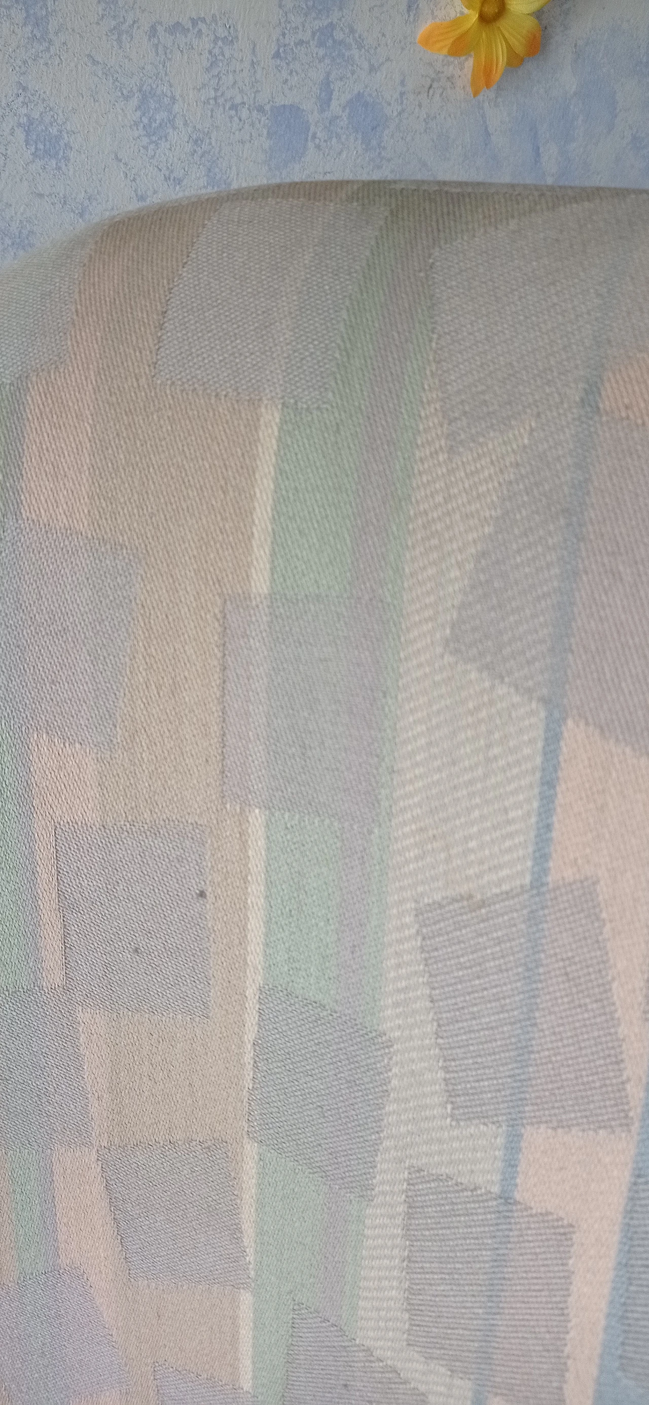 Poltrona Torsi in tessuto geometric di Paolo Deganello per Cassina 129