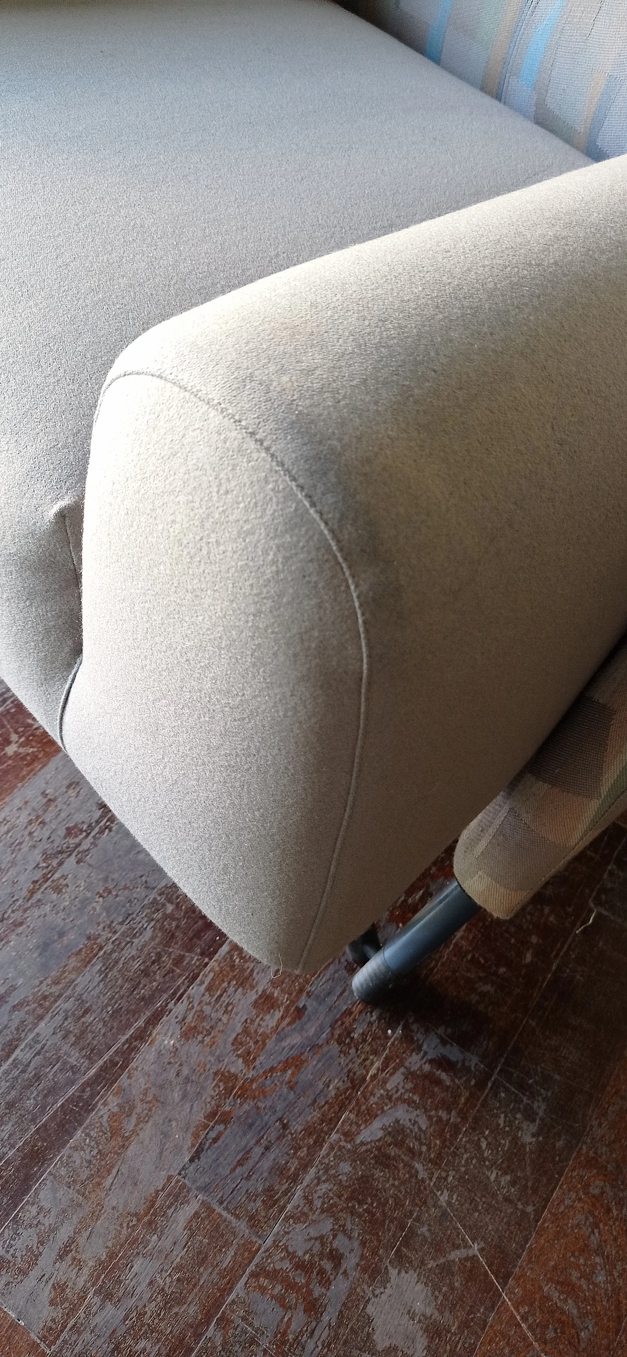 Poltrona Torsi in tessuto geometric di Paolo Deganello per Cassina 139