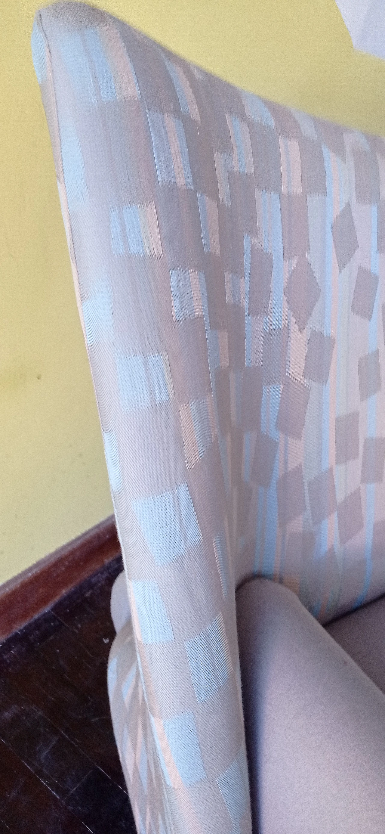 Poltrona Torsi in tessuto geometric di Paolo Deganello per Cassina 146