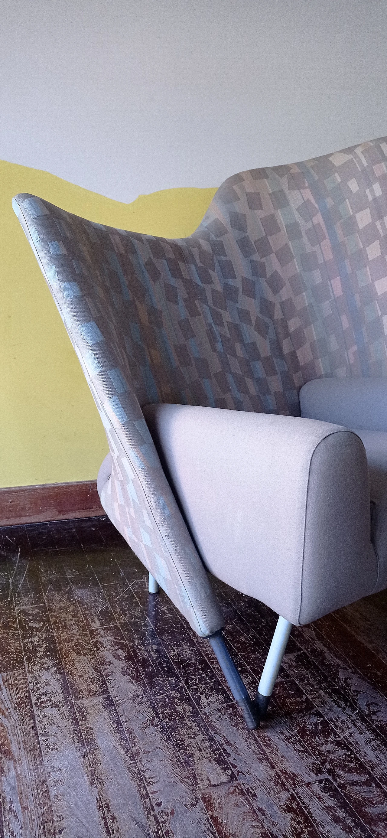 Poltrona Torsi in tessuto geometric di Paolo Deganello per Cassina 159