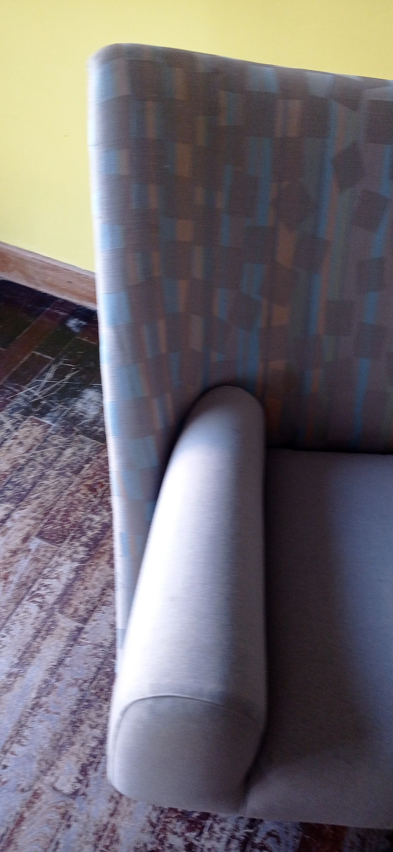 Poltrona Torsi in tessuto geometric di Paolo Deganello per Cassina 160