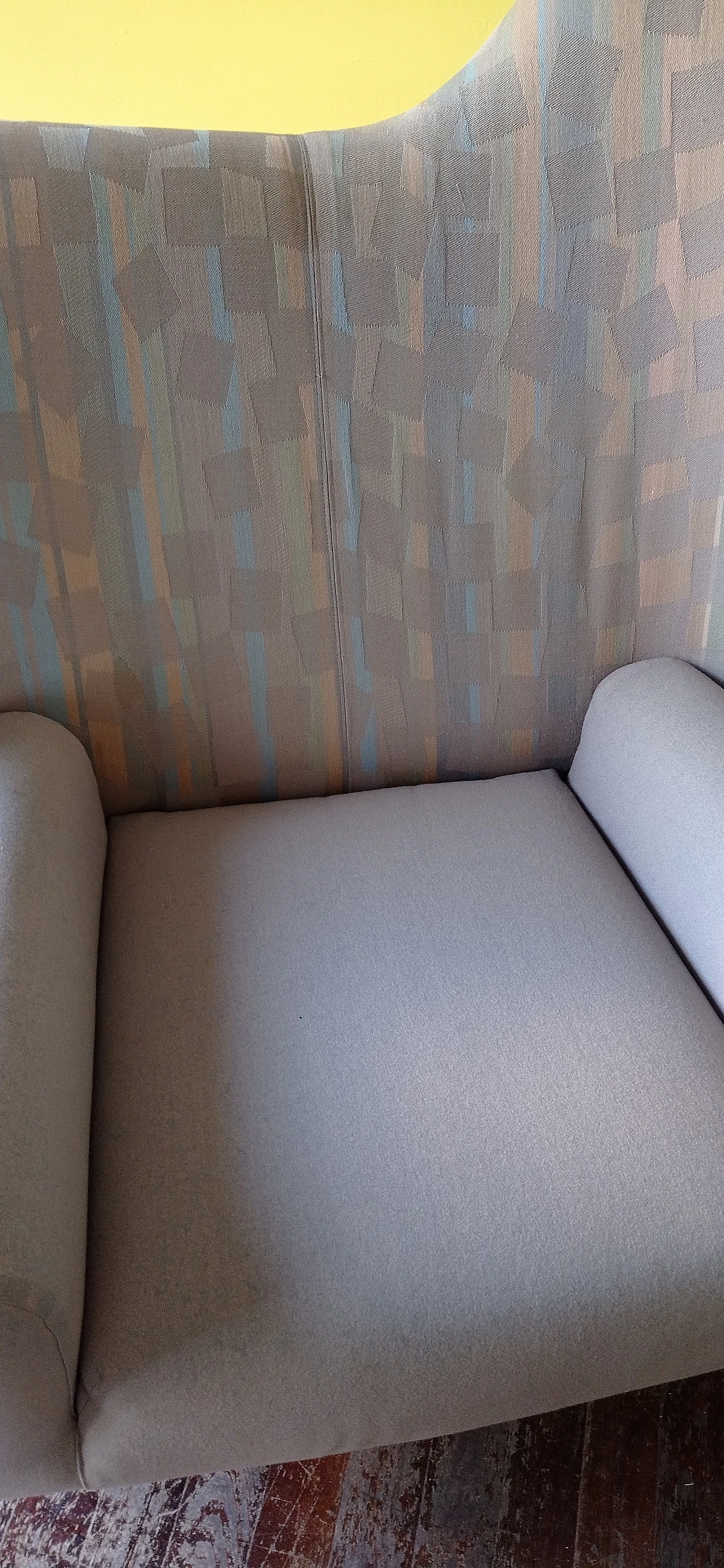 Poltrona Torsi in tessuto geometric di Paolo Deganello per Cassina 161