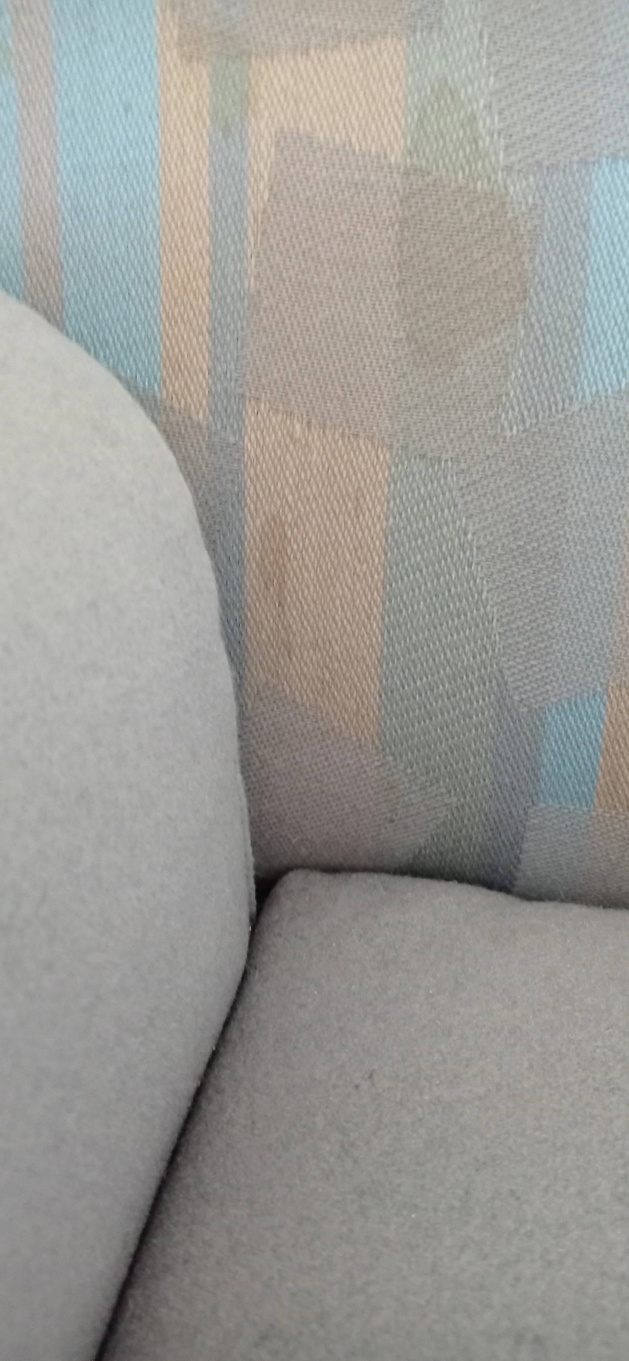 Poltrona Torsi in tessuto geometric di Paolo Deganello per Cassina 167