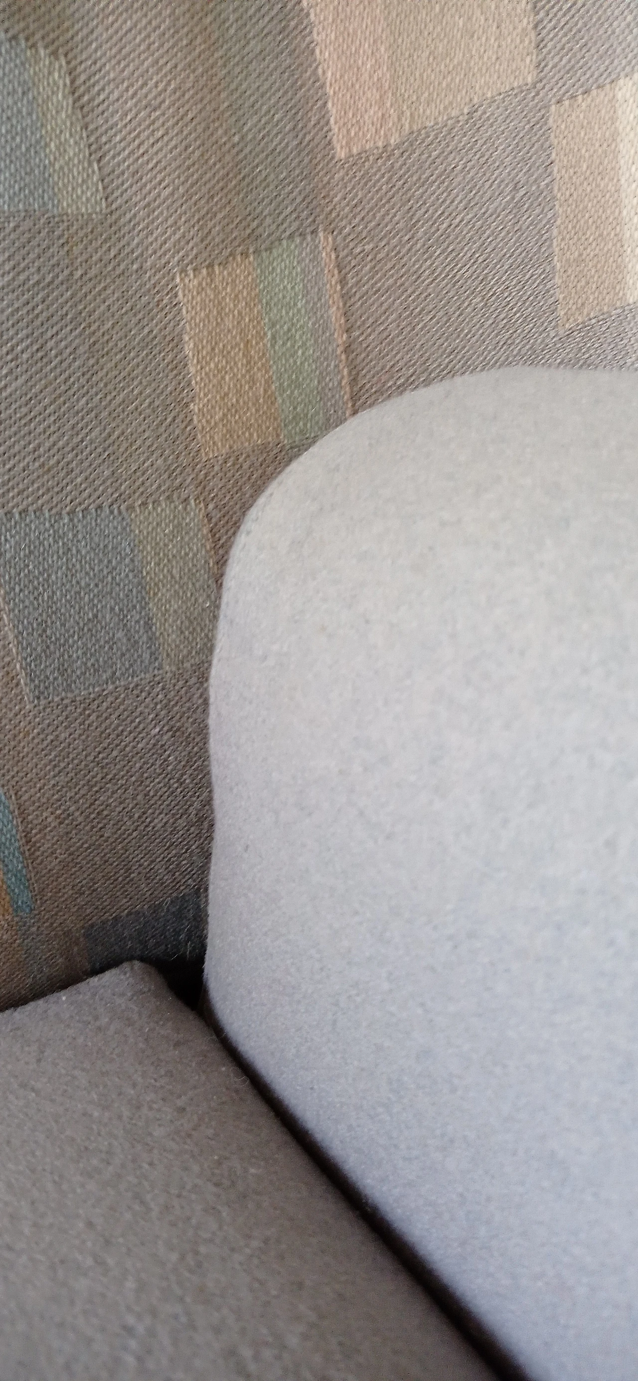 Poltrona Torsi in tessuto geometric di Paolo Deganello per Cassina 169