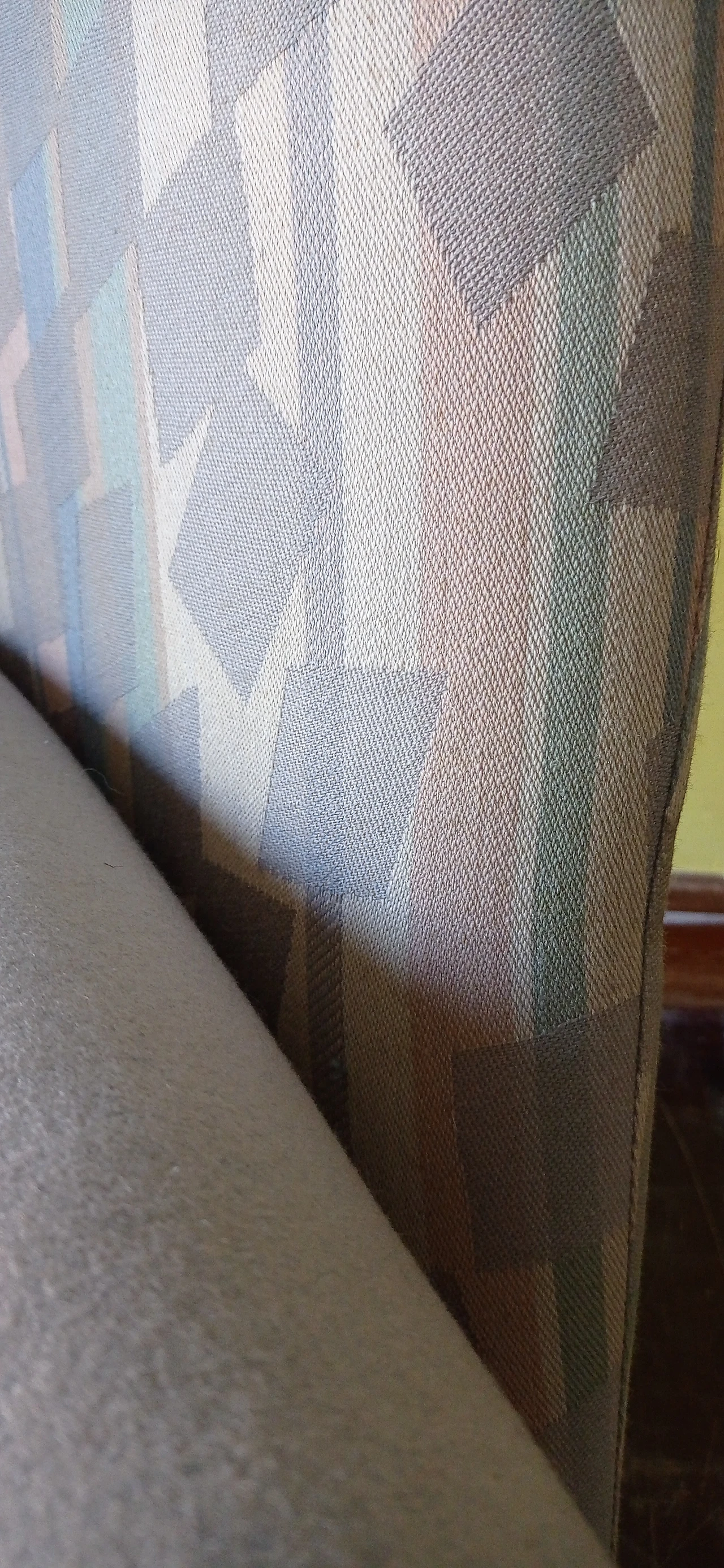 Poltrona Torsi in tessuto geometric di Paolo Deganello per Cassina 173