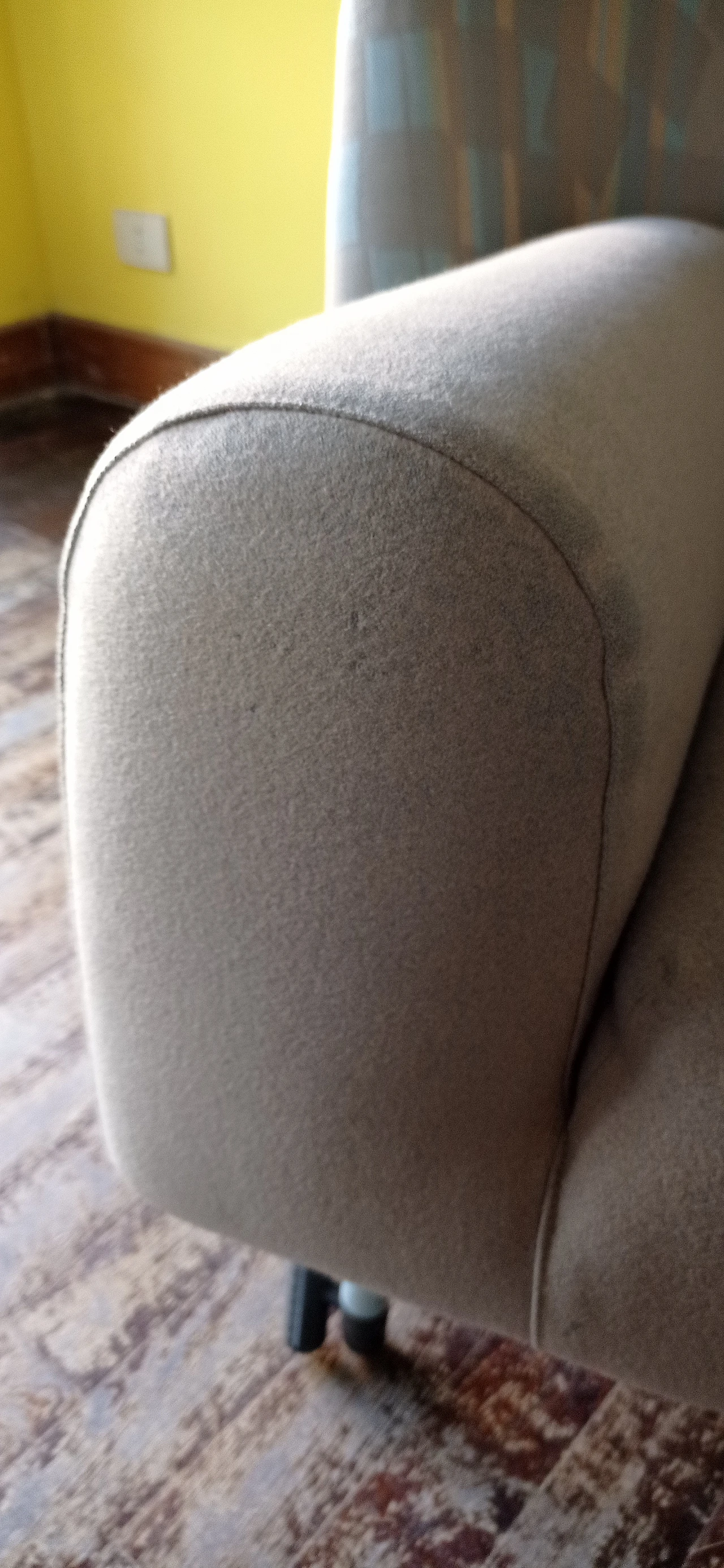 Poltrona Torsi in tessuto geometric di Paolo Deganello per Cassina 174