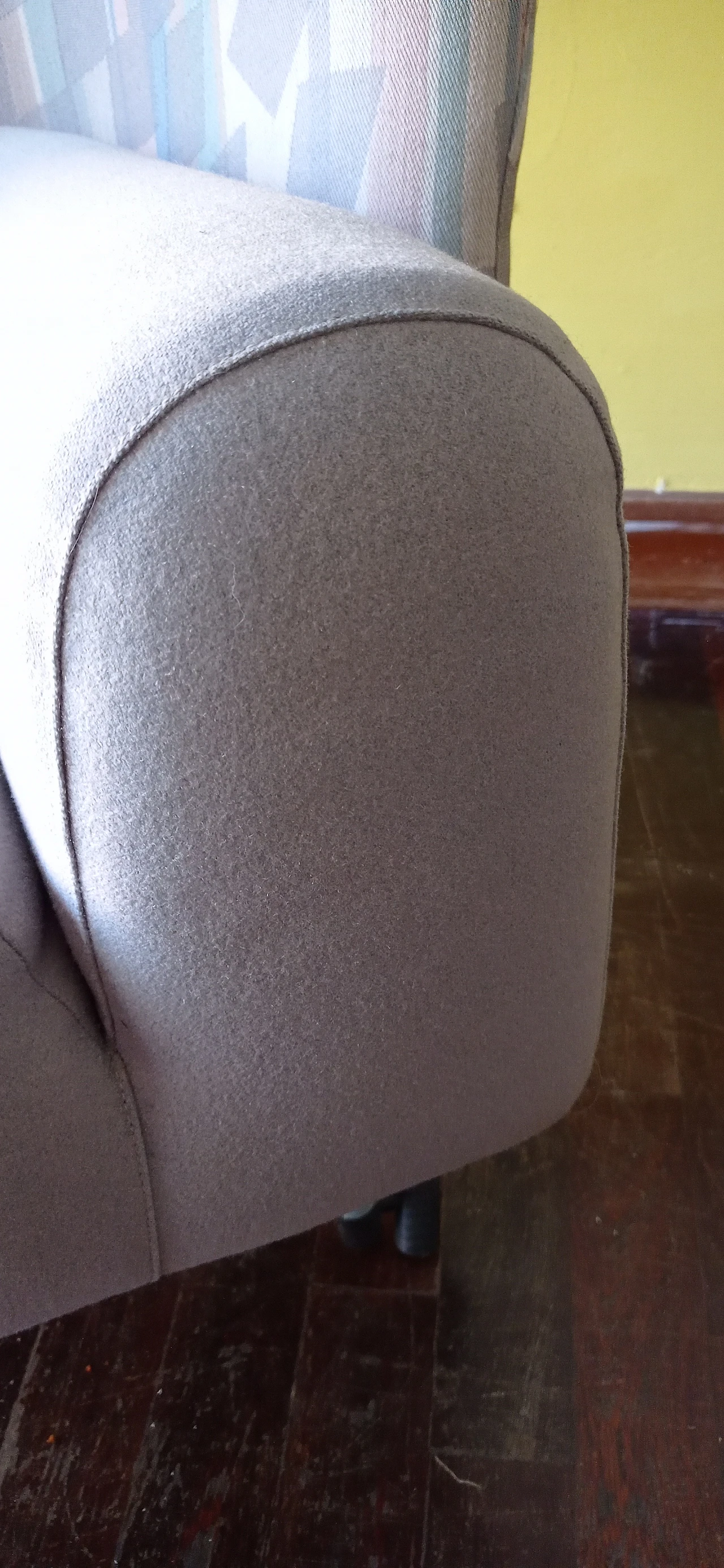 Poltrona Torsi in tessuto geometric di Paolo Deganello per Cassina 177