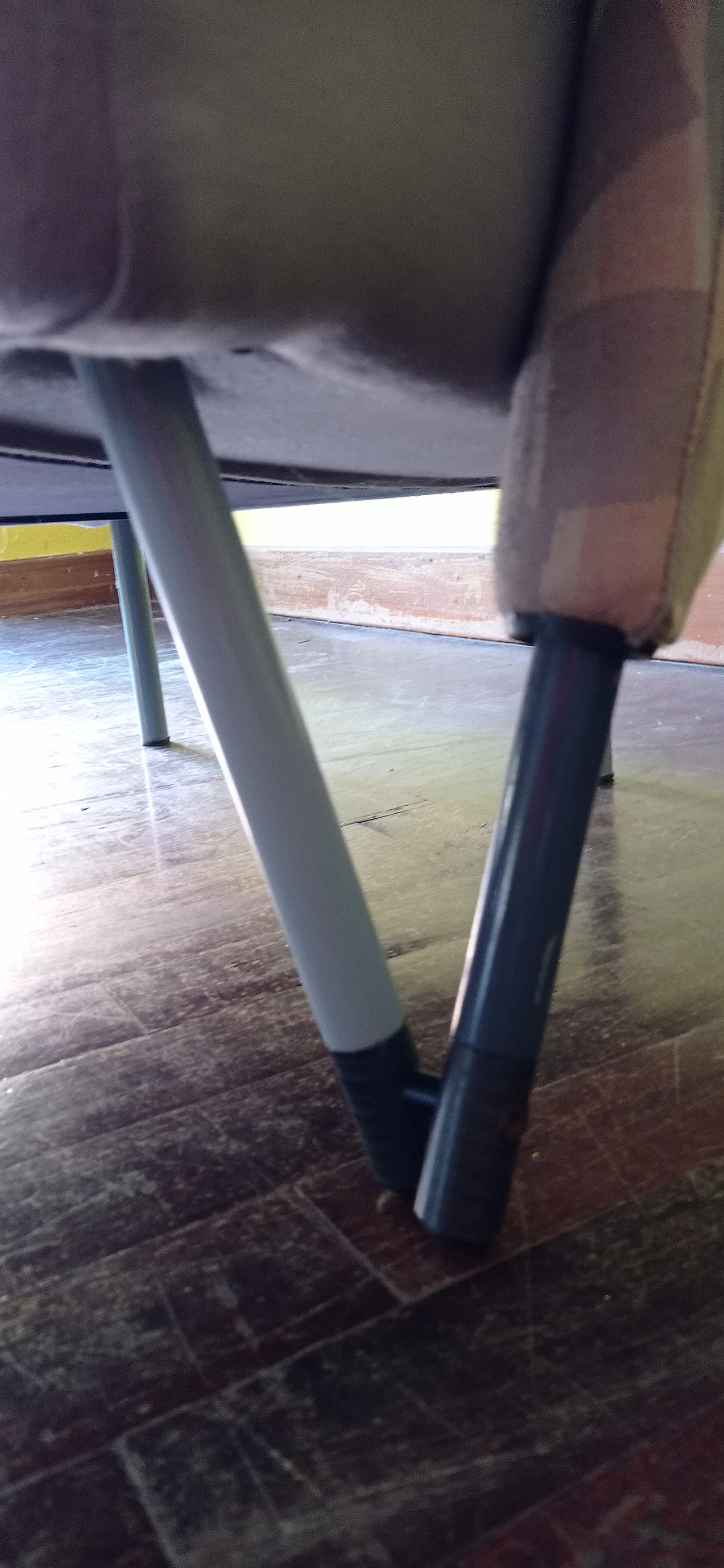 Poltrona Torsi in tessuto geometric di Paolo Deganello per Cassina 182