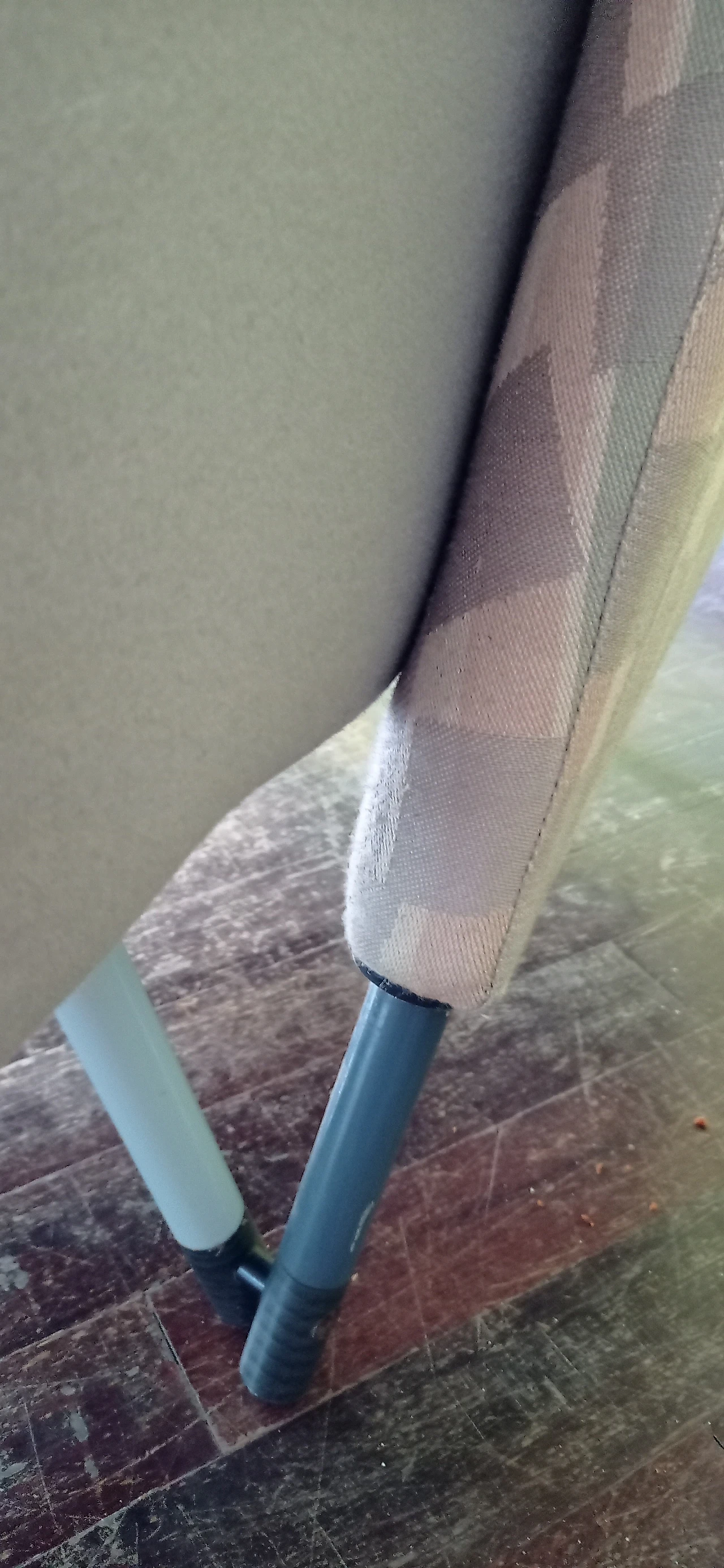 Poltrona Torsi in tessuto geometric di Paolo Deganello per Cassina 184