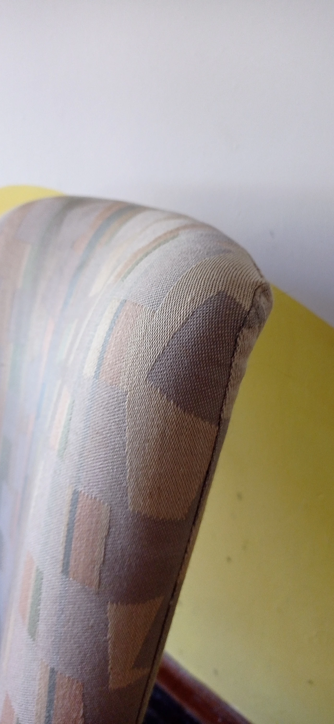 Poltrona Torsi in tessuto geometric di Paolo Deganello per Cassina 187