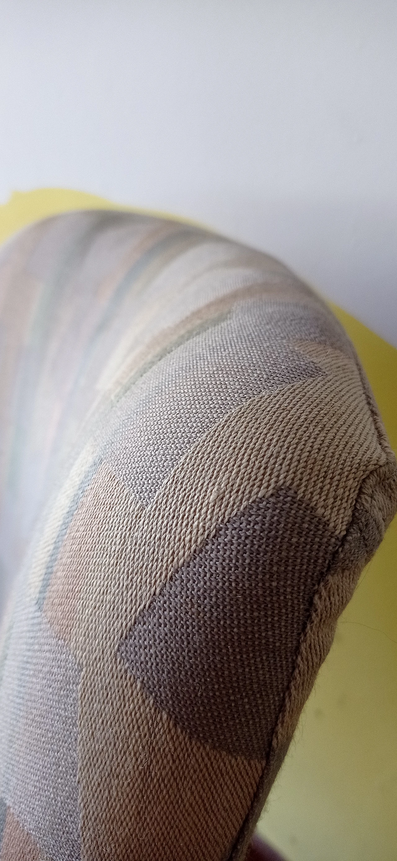 Poltrona Torsi in tessuto geometric di Paolo Deganello per Cassina 188