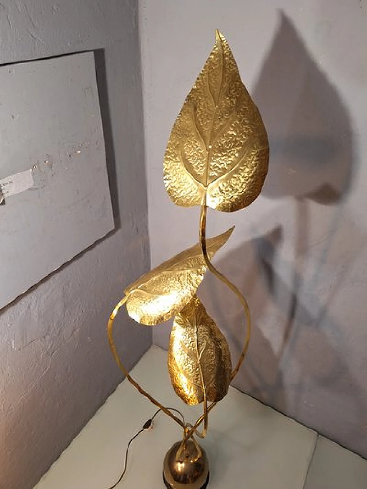 Lampada da terra in ottone e ferro con foglie di Rossini, anni '70 11