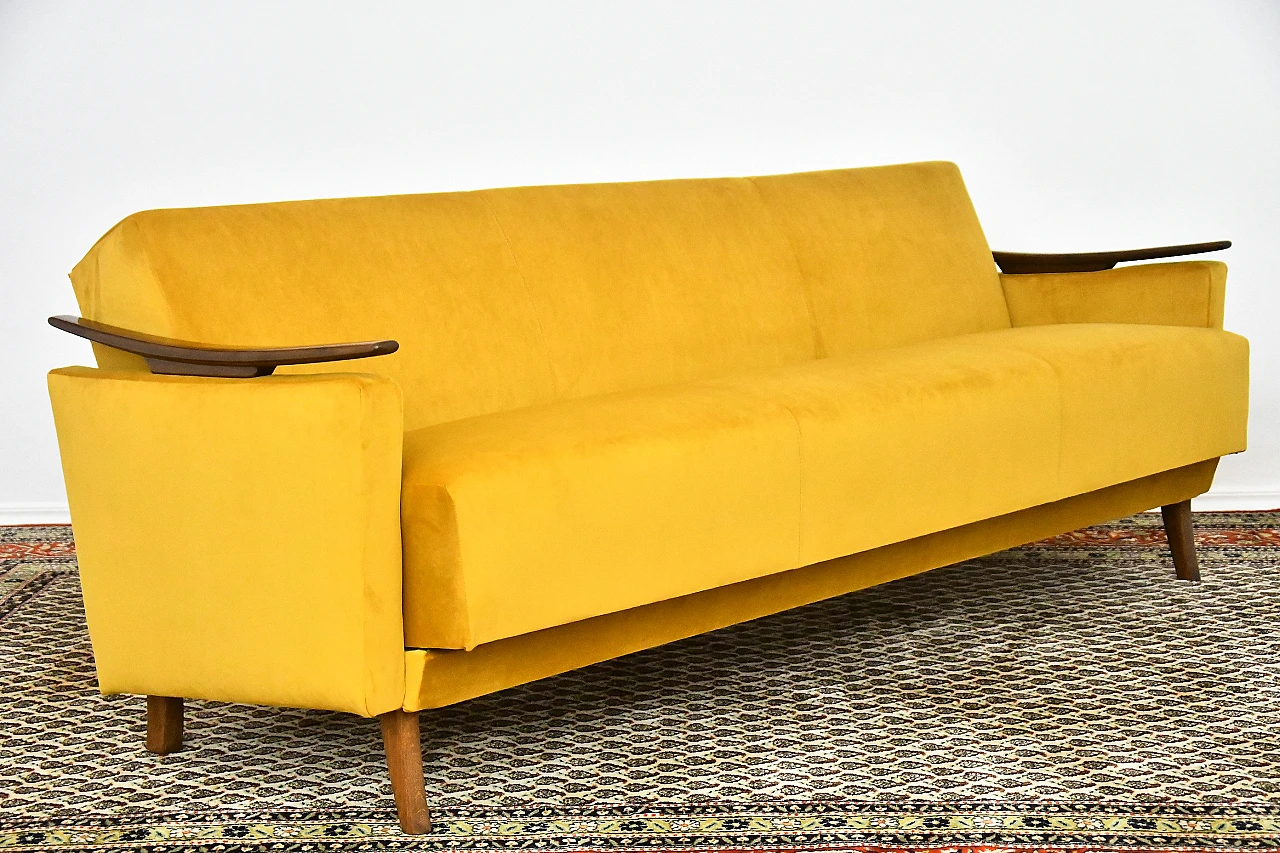 Divano letto in stile scandinavo in faggio e velluto giallo, anni '60 4