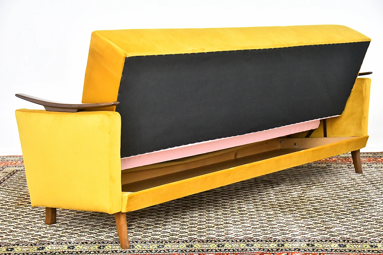 Divano letto in stile scandinavo in faggio e velluto giallo, anni '60 5