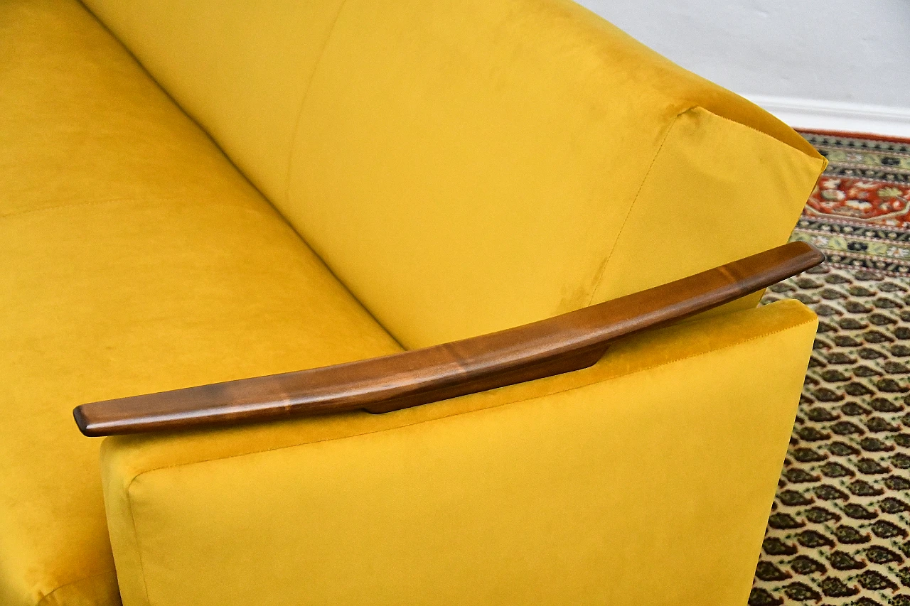 Divano letto in stile scandinavo in faggio e velluto giallo, anni '60 12