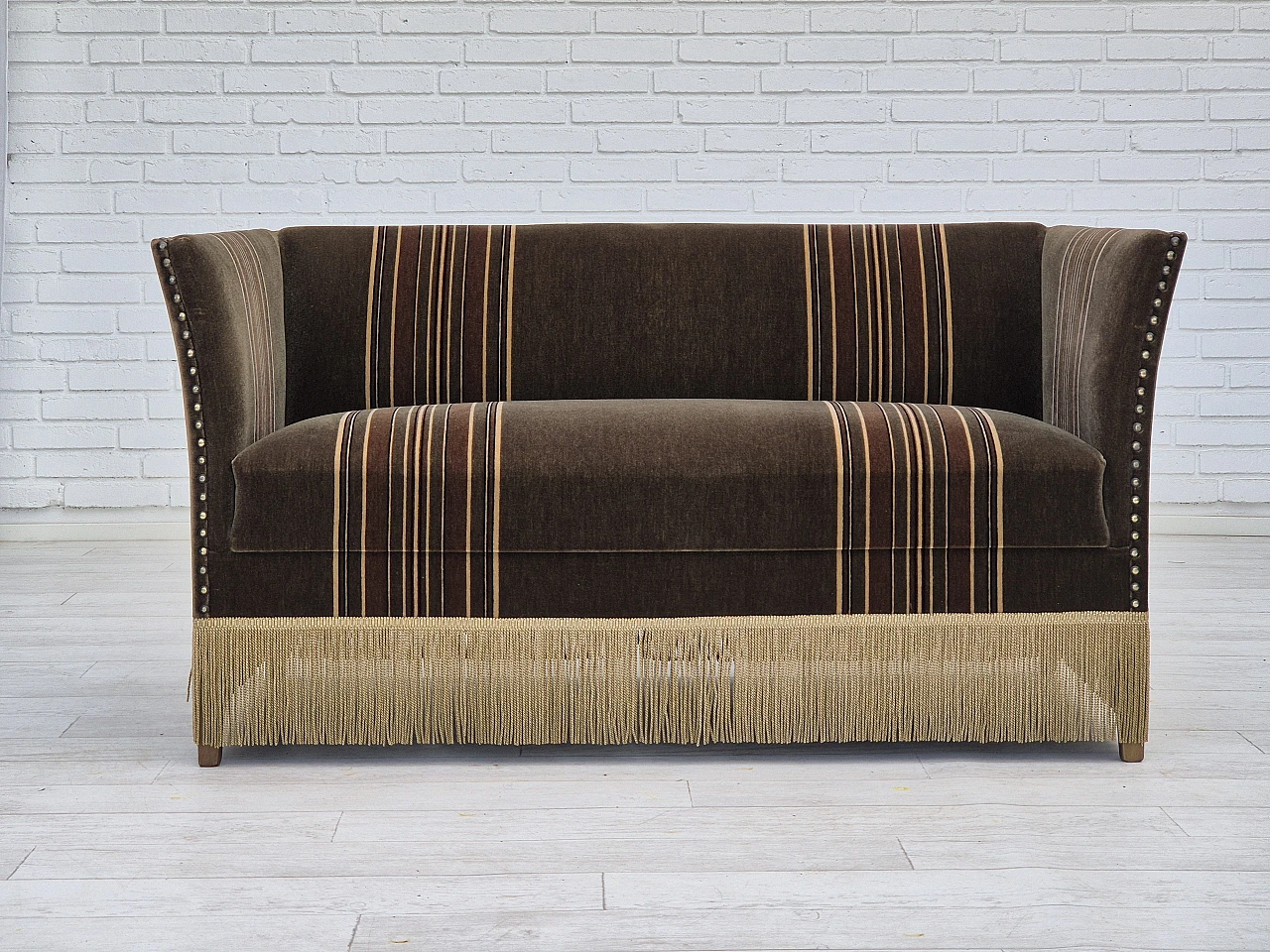 Danish two-seater sofa in green velvet and beech, 1970s 2