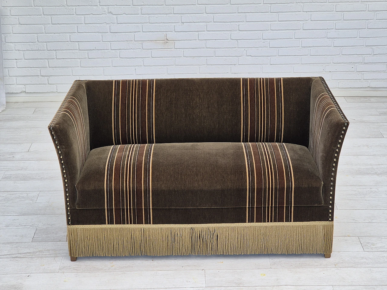 Danish two-seater sofa in green velvet and beech, 1970s 3