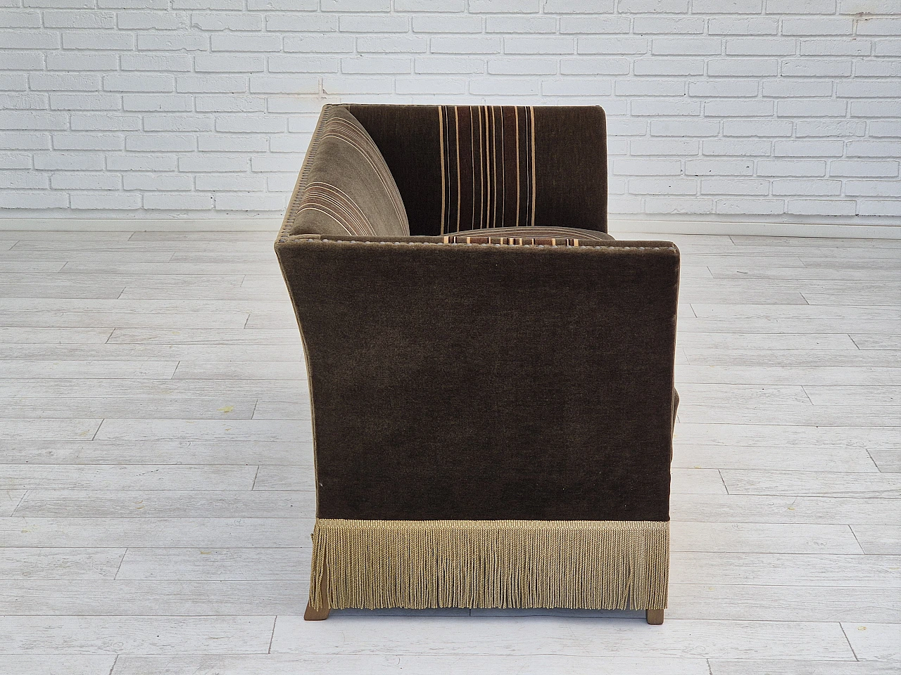 Danish two-seater sofa in green velvet and beech, 1970s 5