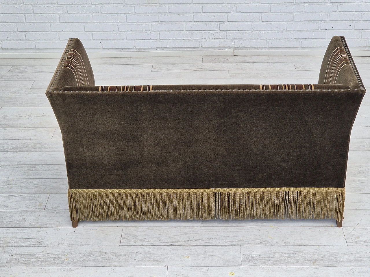 Danish two-seater sofa in green velvet and beech, 1970s 7