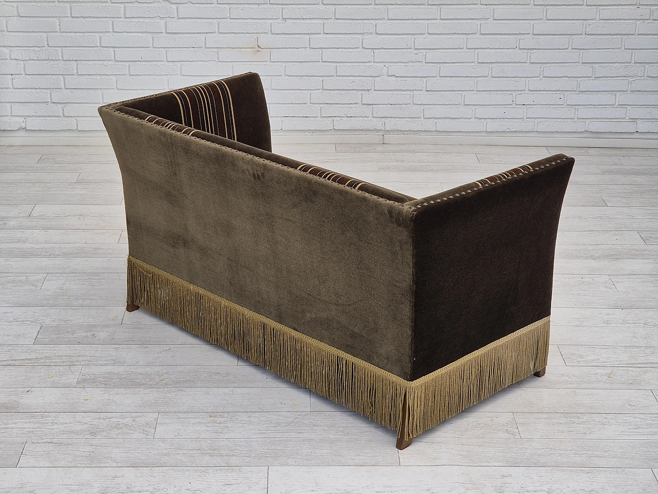 Danish two-seater sofa in green velvet and beech, 1970s 9