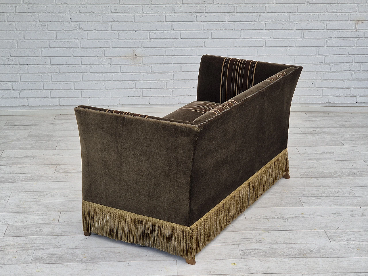 Danish two-seater sofa in green velvet and beech, 1970s 11