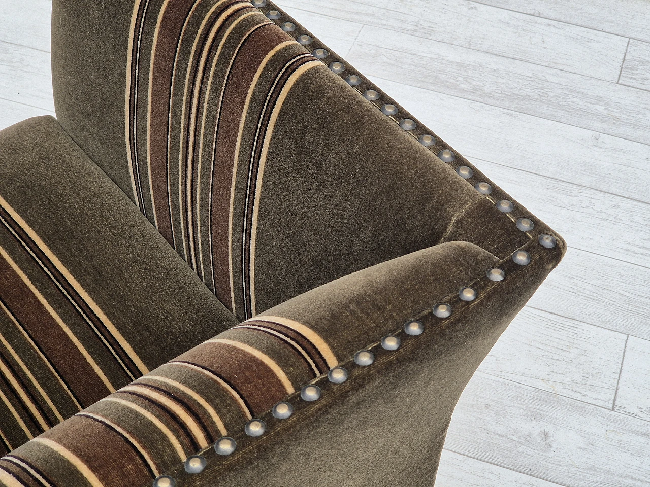Danish two-seater sofa in green velvet and beech, 1970s 12