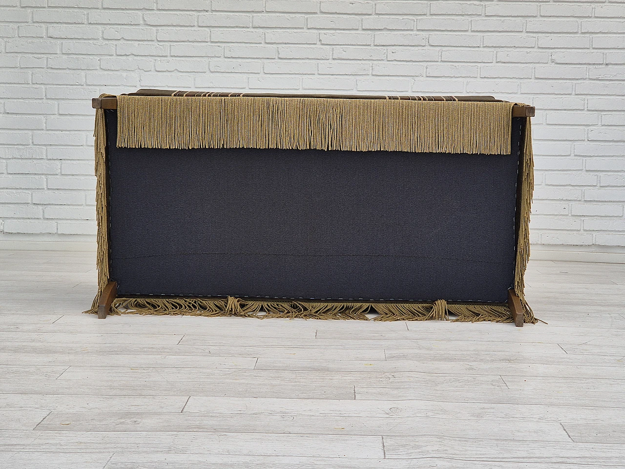 Danish two-seater sofa in green velvet and beech, 1970s 13