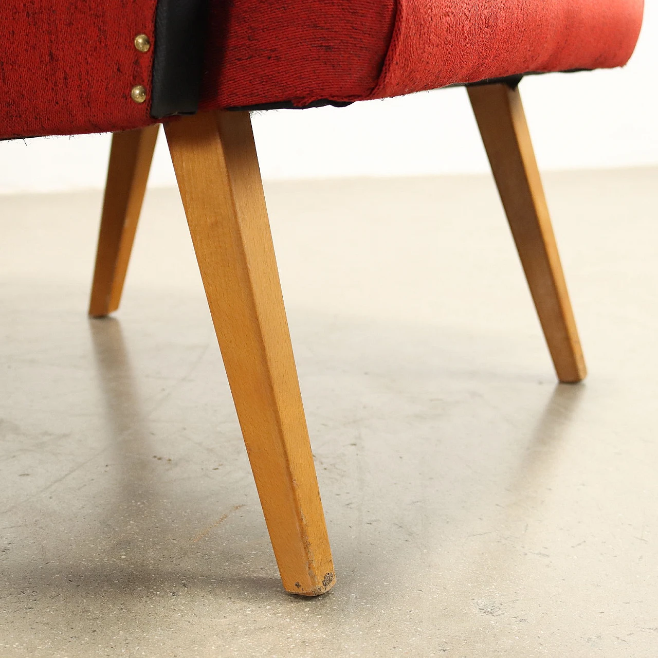 Coppia di poltrone in tessuto e similpelle, anni '60 6