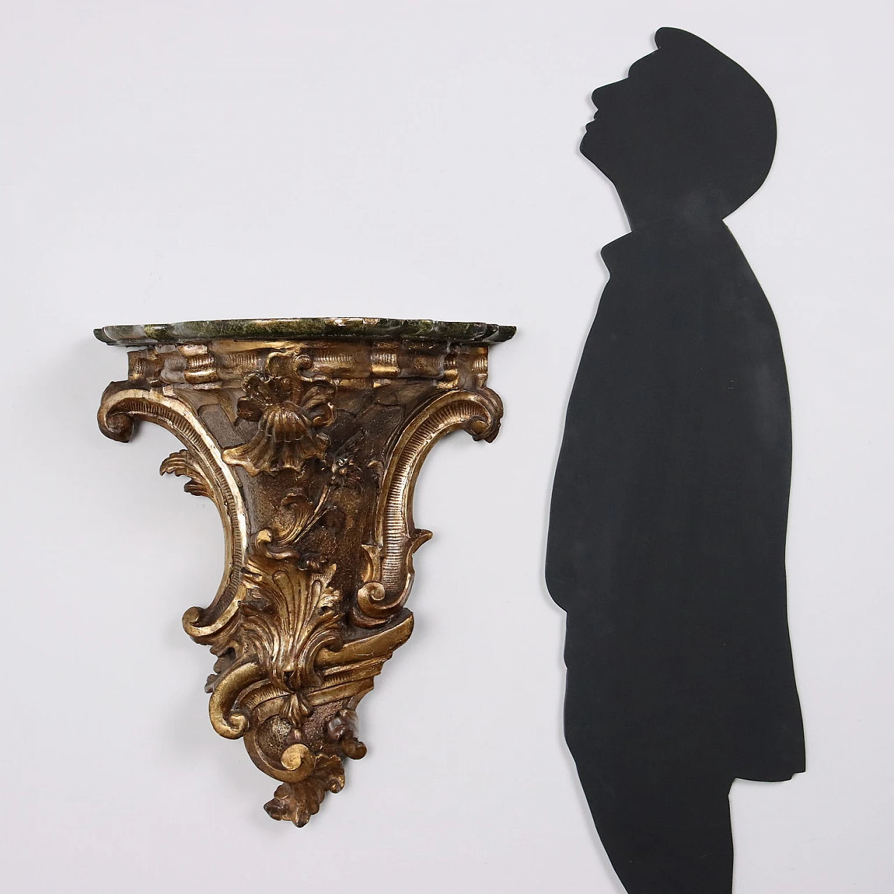 Rococo lacquered and gilded wood statue holder shelf, mid-18th century 2