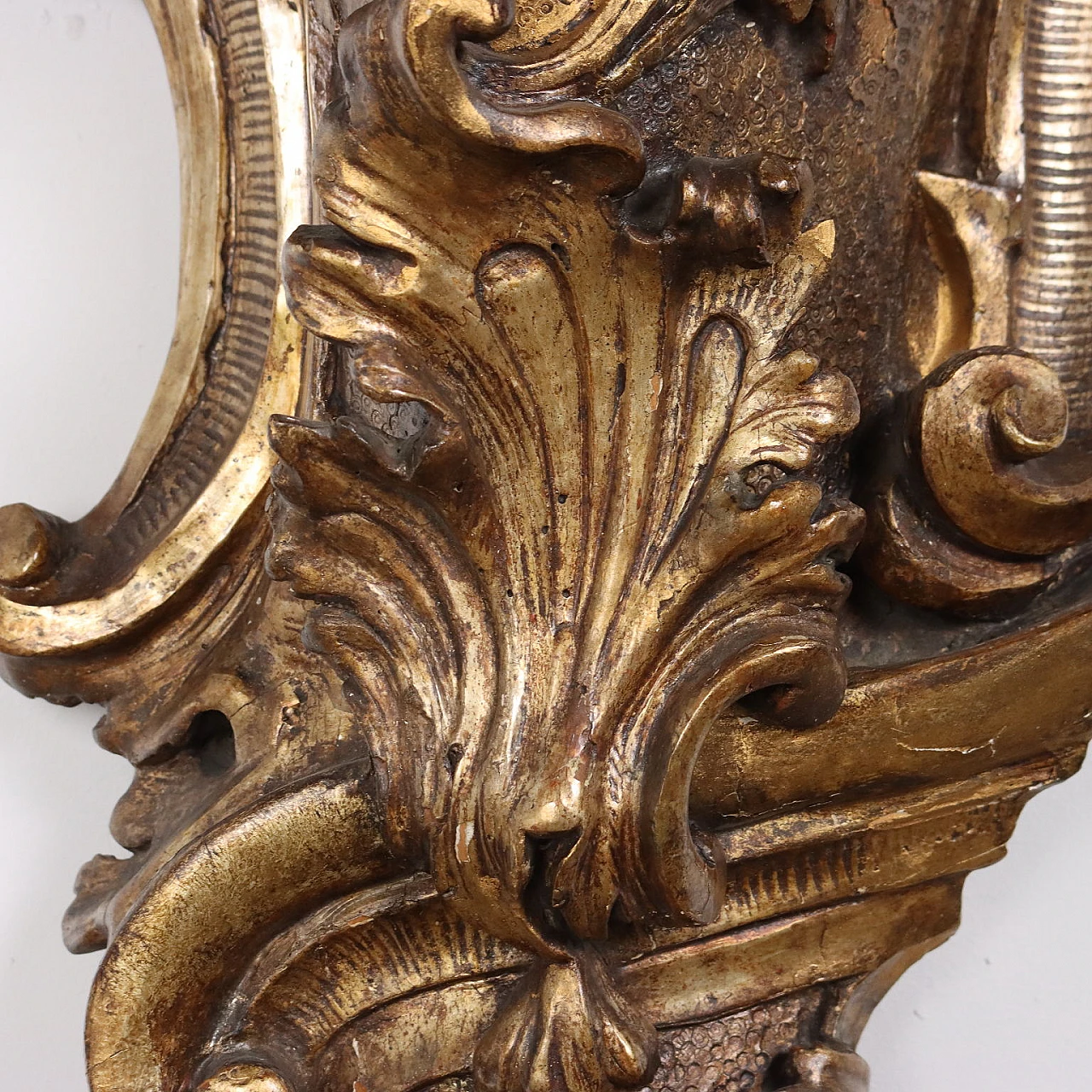 Rococo lacquered and gilded wood statue holder shelf, mid-18th century 6
